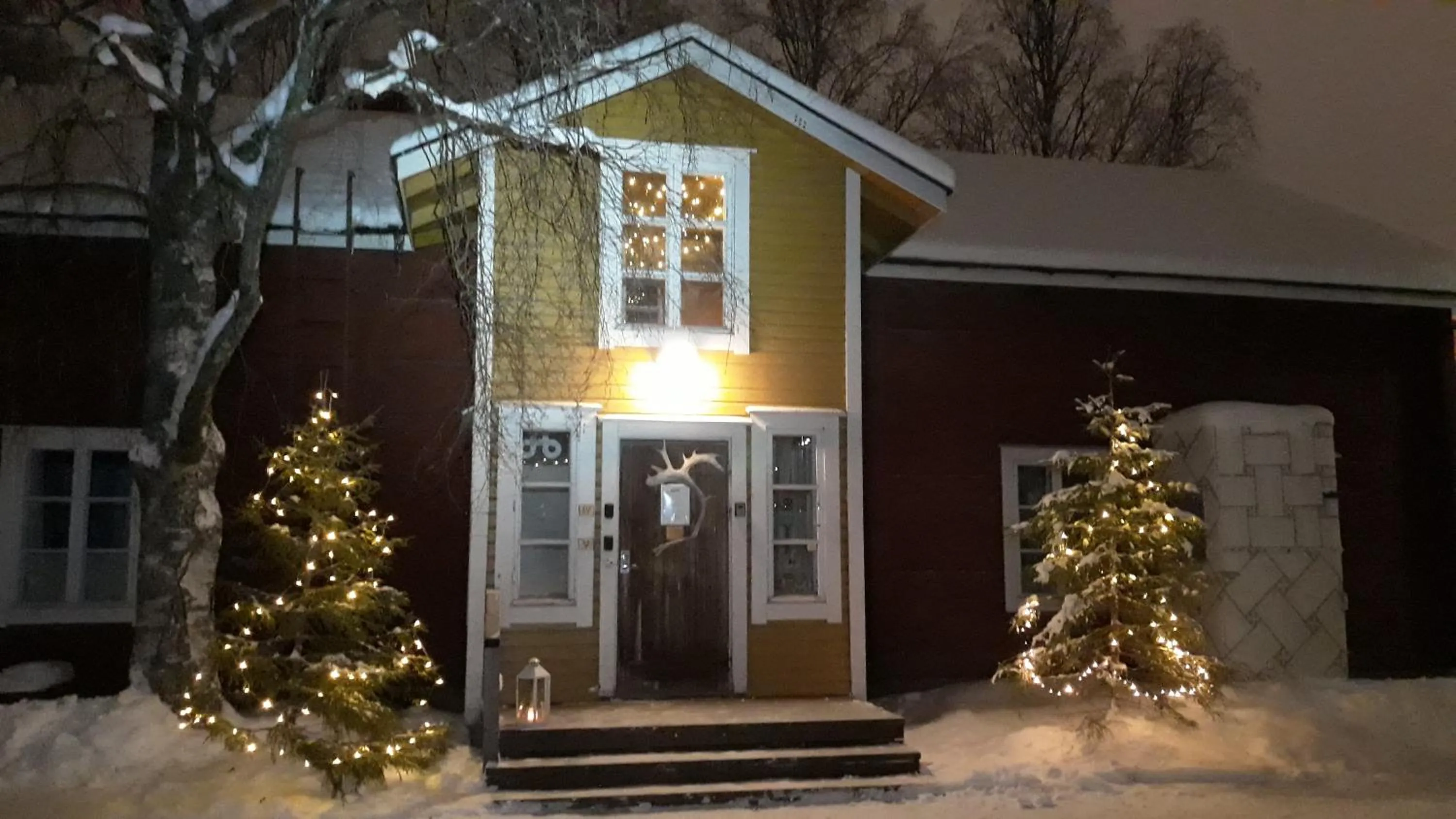 Property building in LAURI Historical Log House Manor