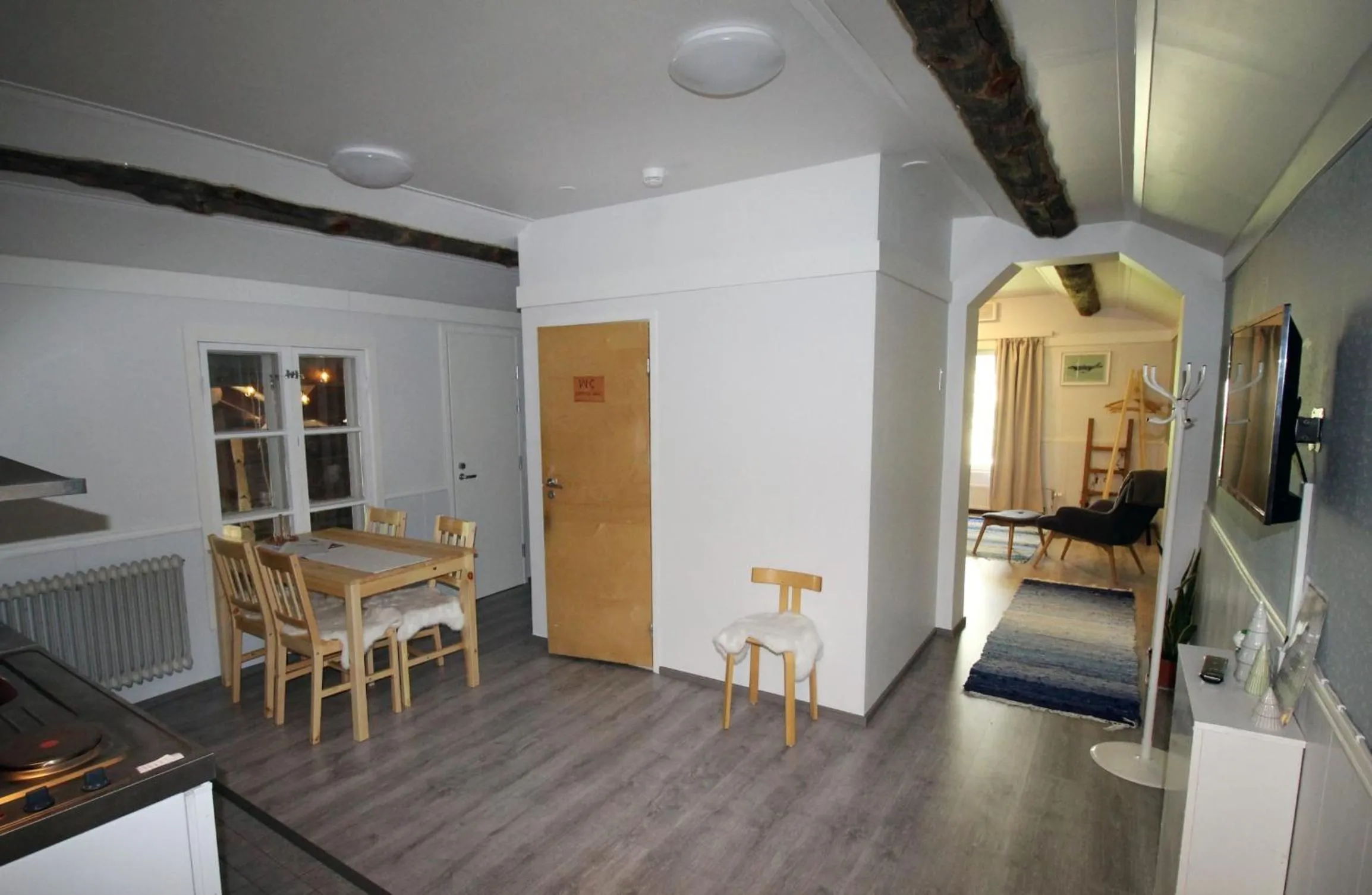 Photo of the whole room in LAURI Historical Log House Manor