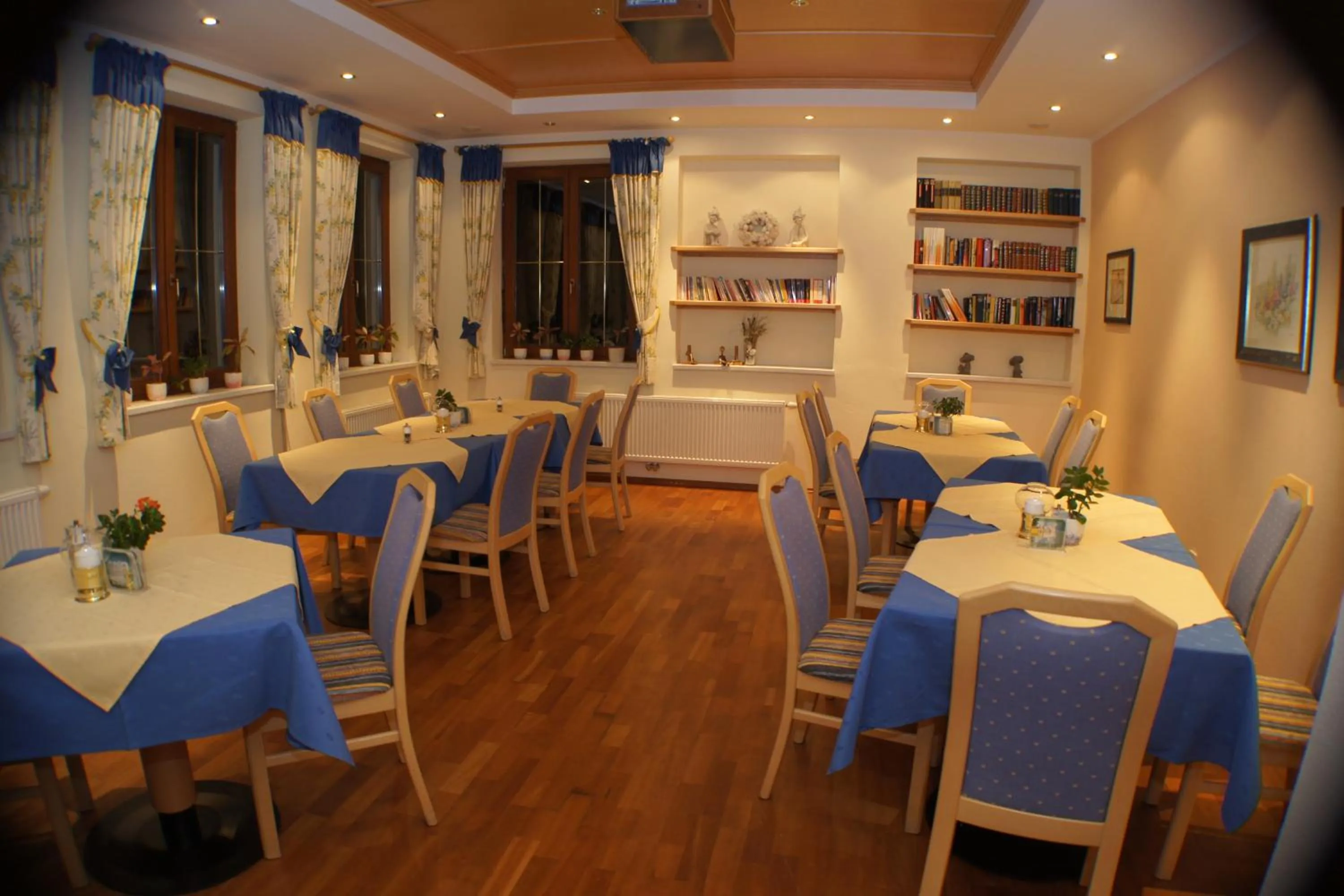 Restaurant/places to eat in Hotel Sonneck