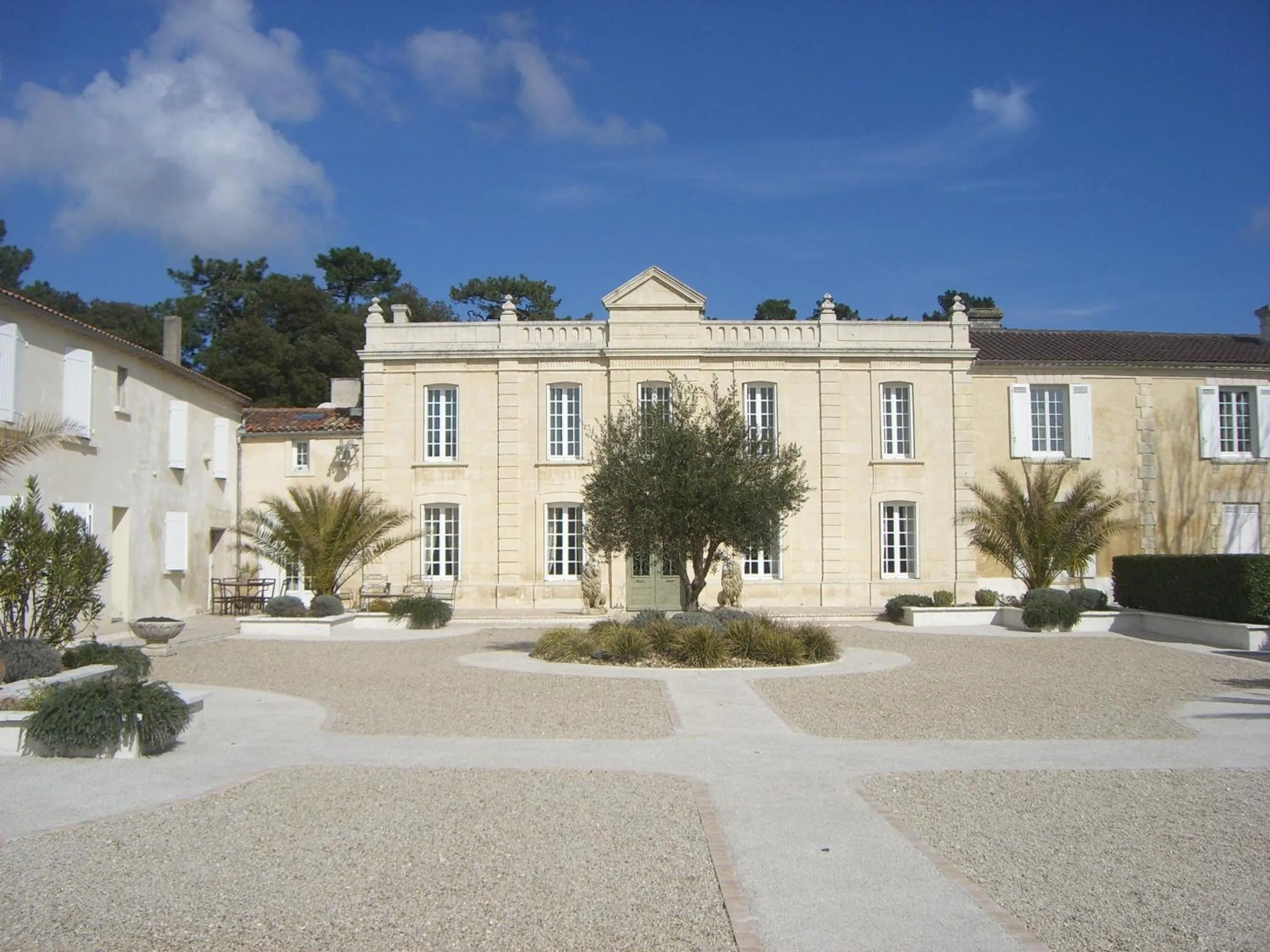 Facade/entrance in Domaine de Saint Palais