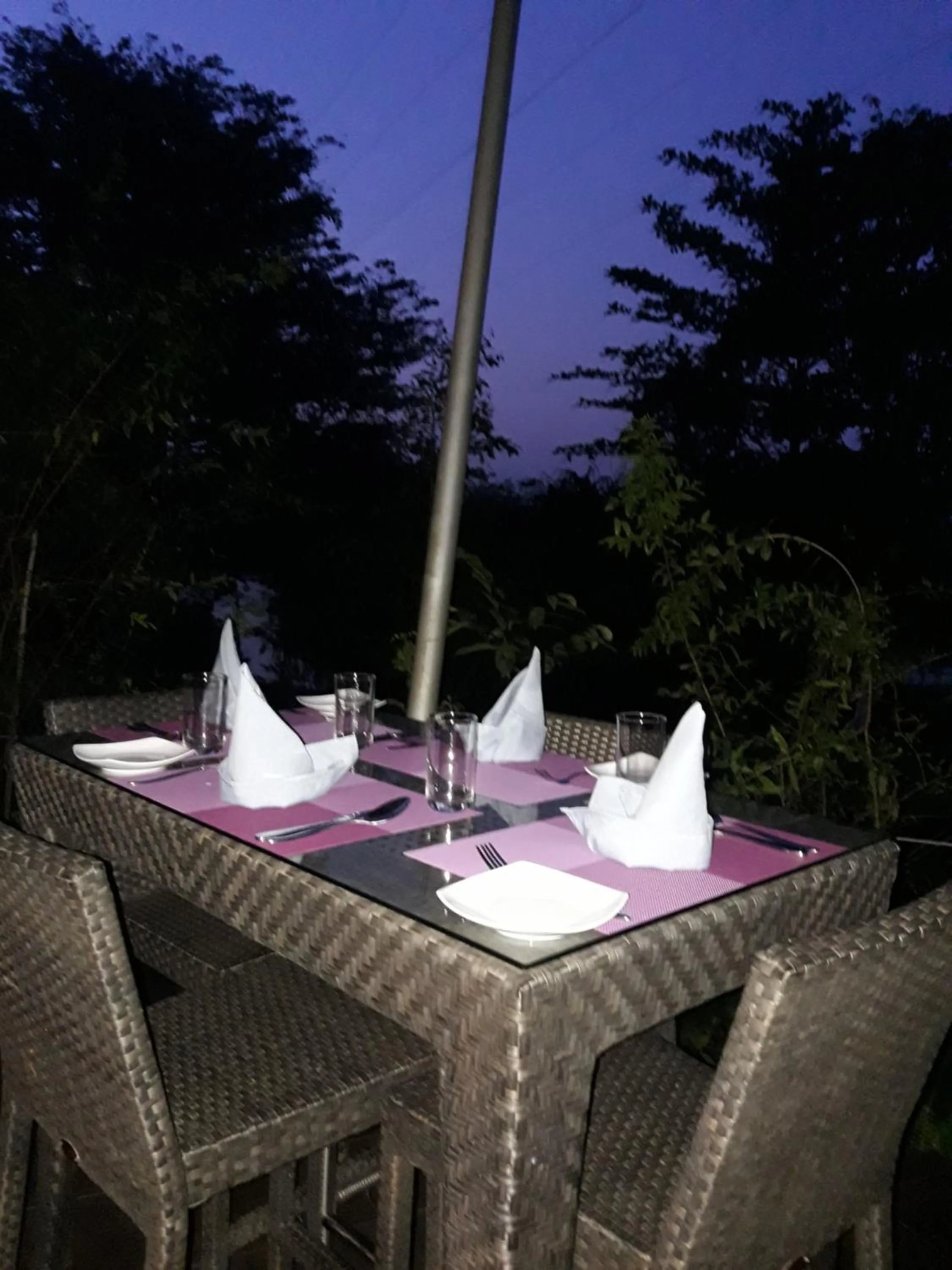 Restaurant/places to eat in Vimanra Udawalawa