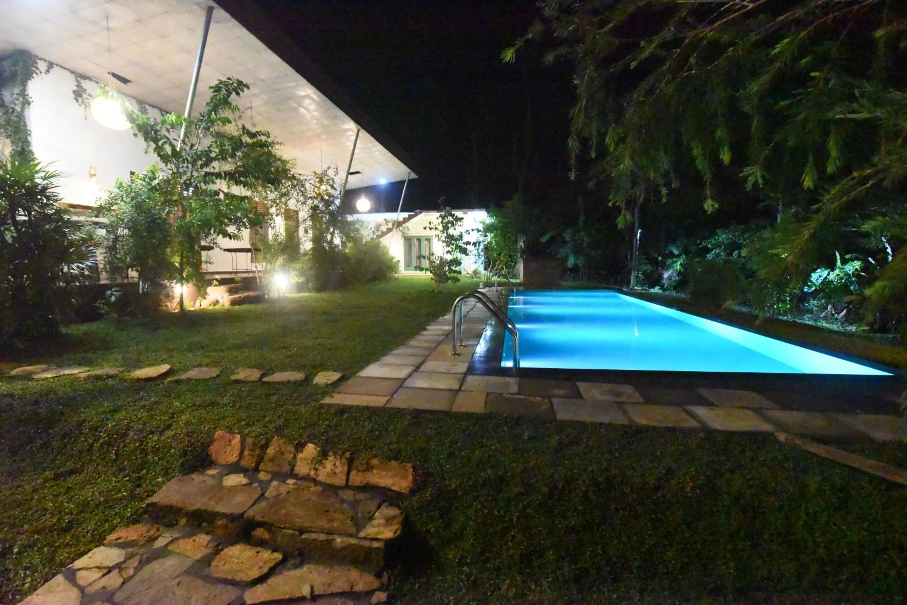 Swimming pool in Vimanra Udawalawa