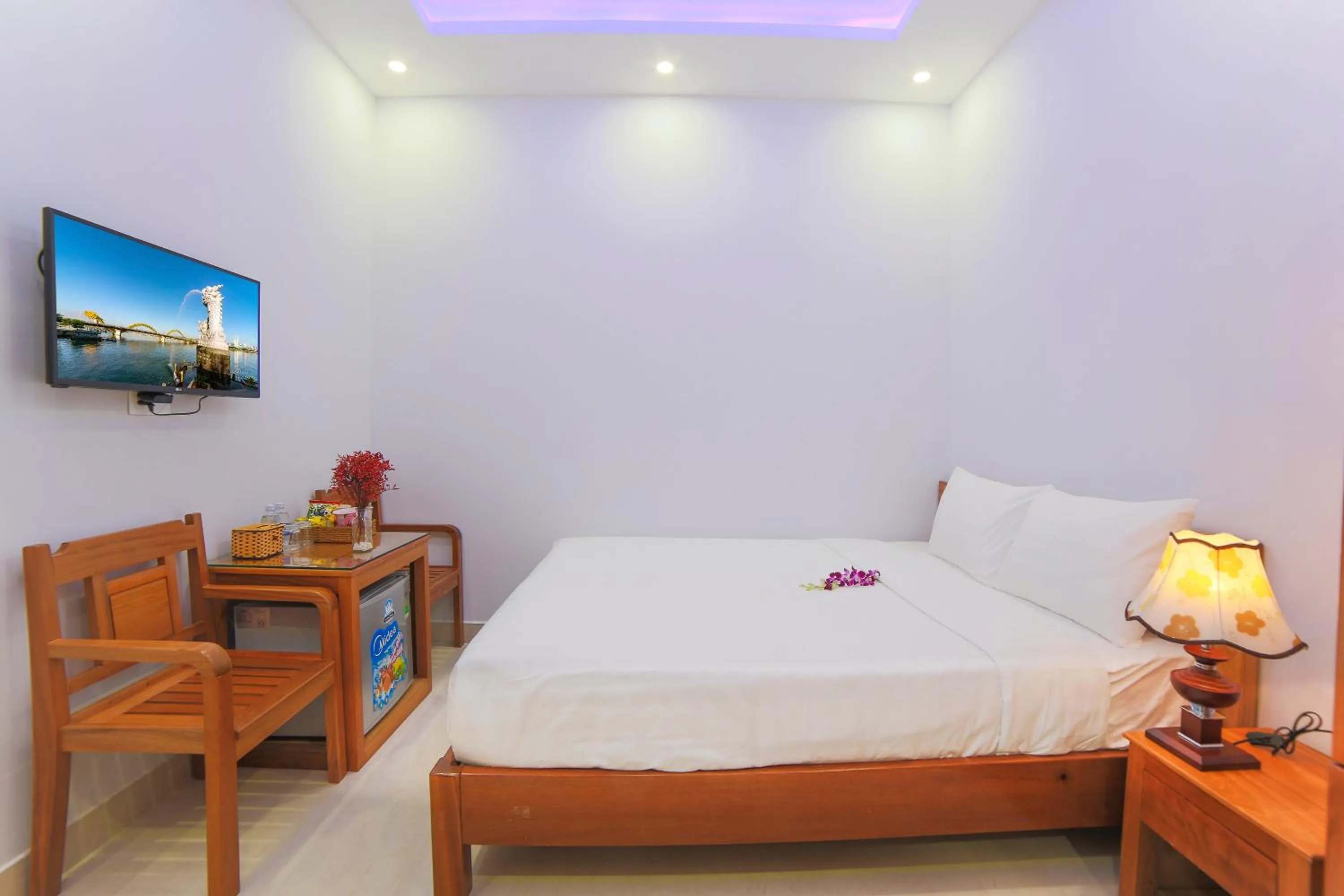 Photo of the whole room, Bed in Summer Beach