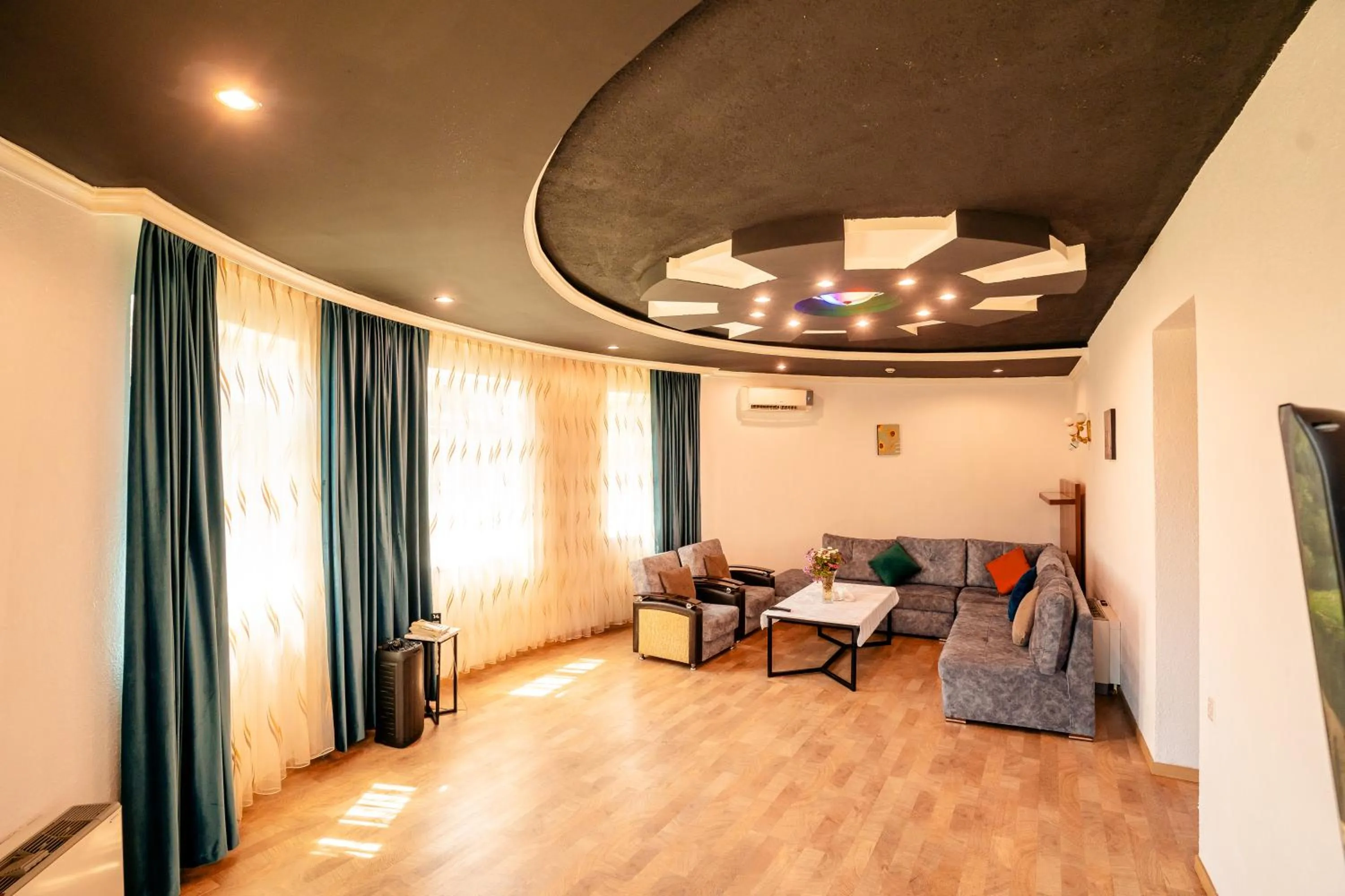 TV and multimedia in Panorama Villa Lux Hotel