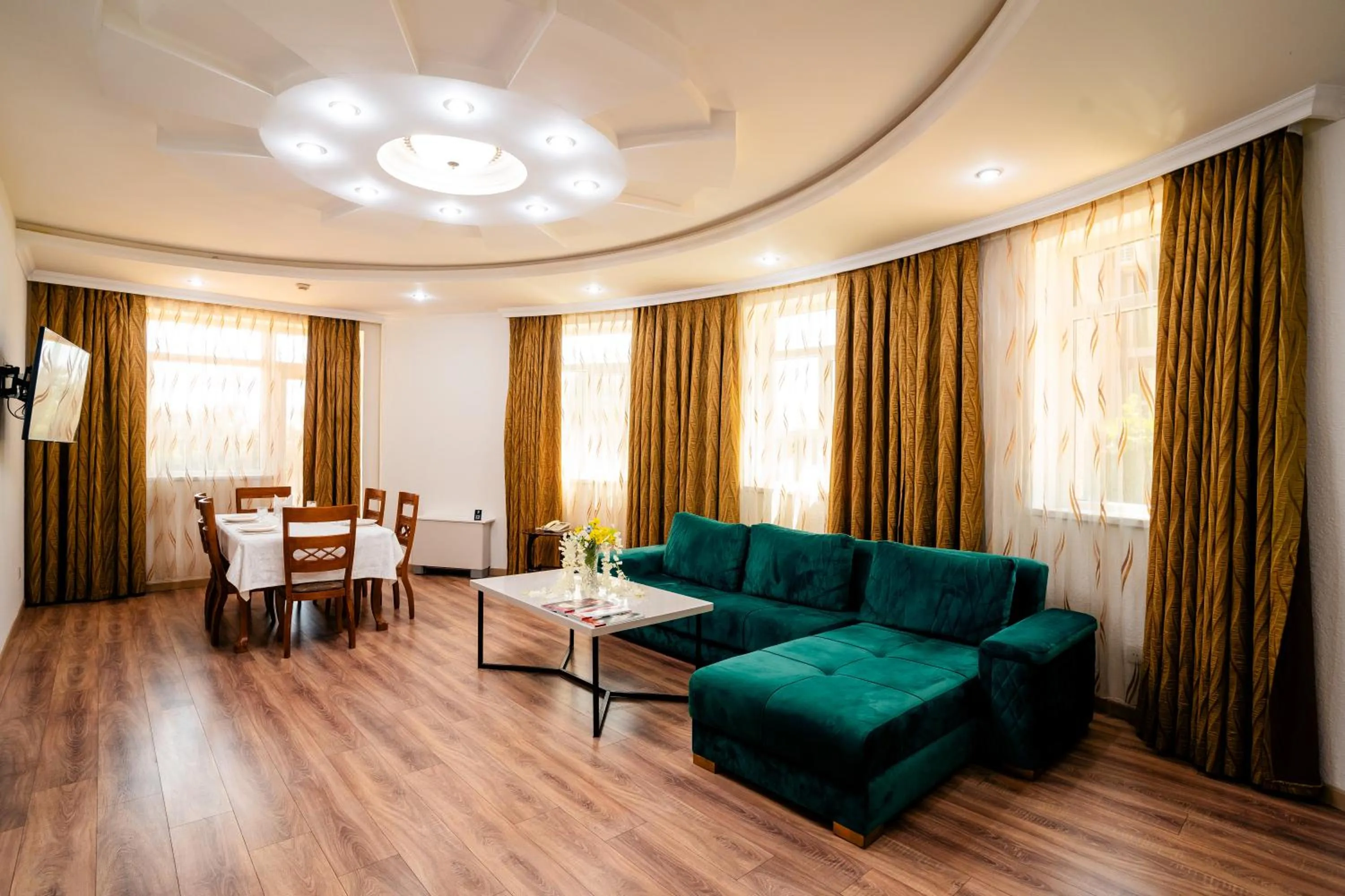 TV and multimedia in Panorama Villa Lux Hotel