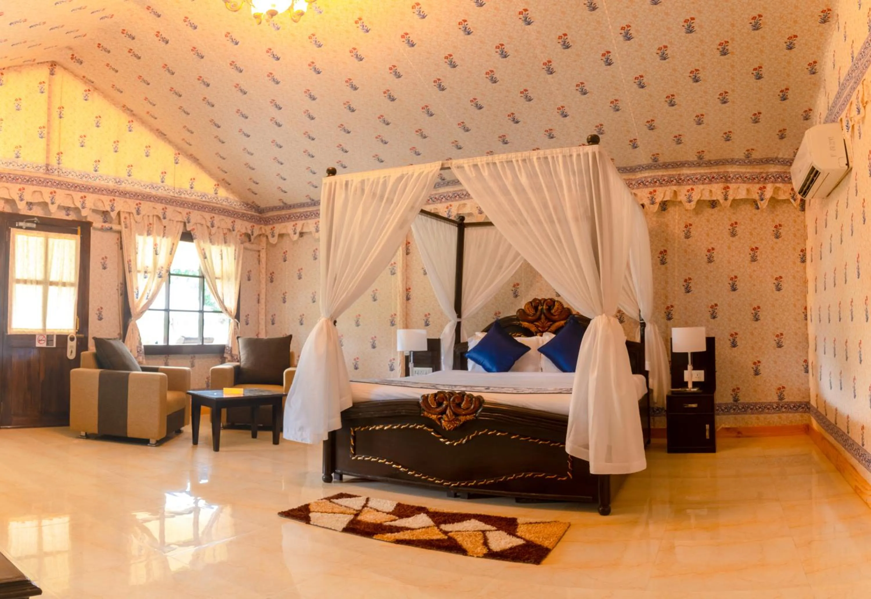 Photo of the whole room, Bed in Rawai Luxury Tents Pushkar