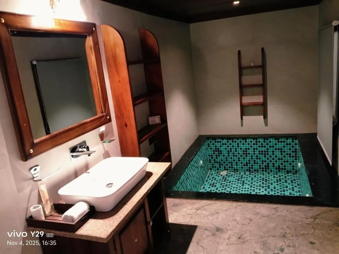 Pool view, Bed in Rawai Luxury Tents Pushkar