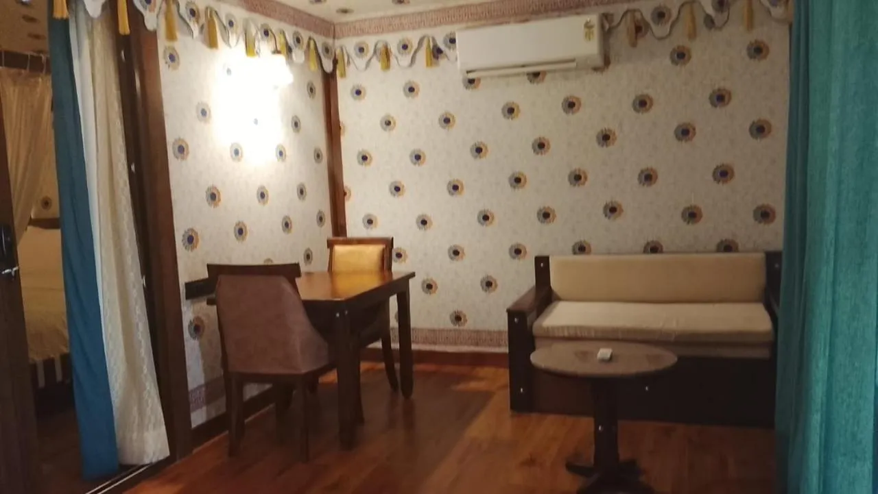 Living room in Rawai Luxury Tents Pushkar