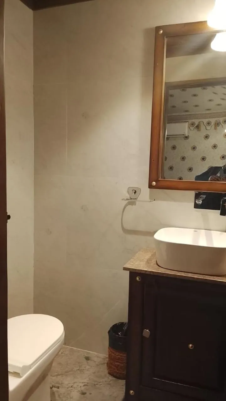 Bathroom in Rawai Luxury Tents Pushkar