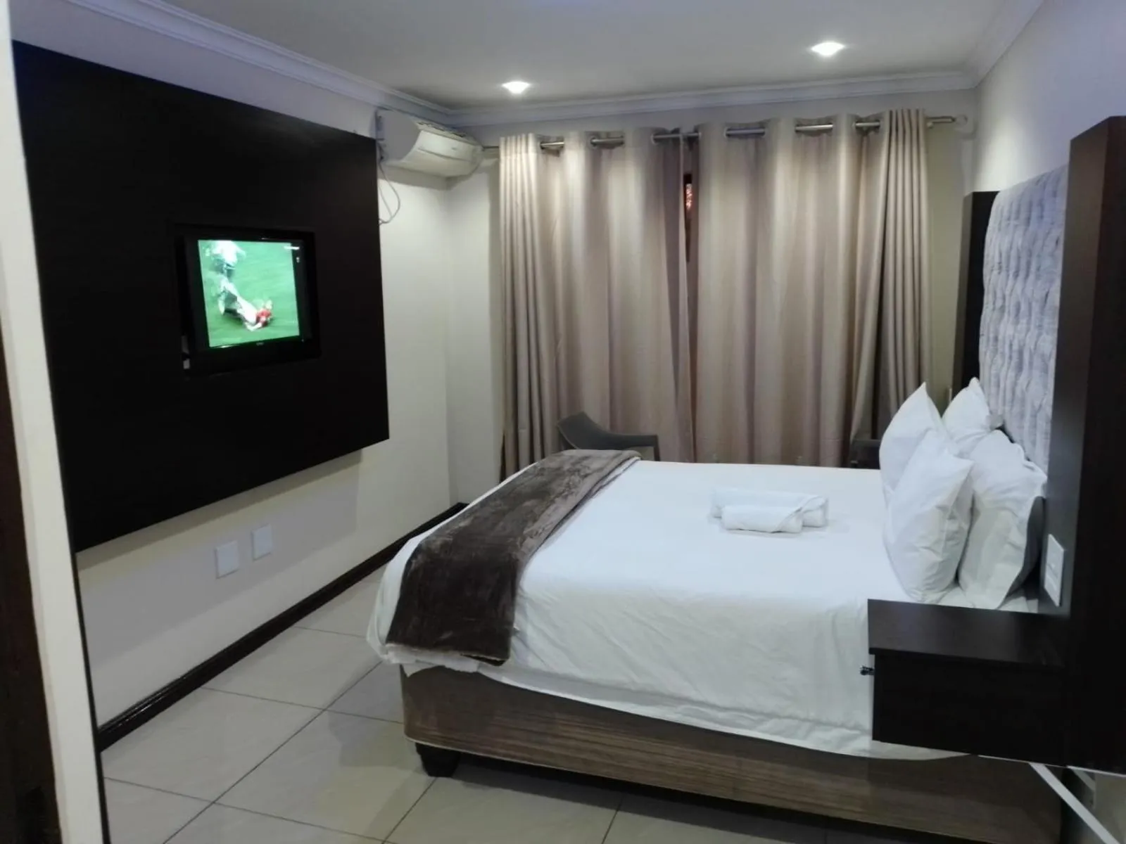 Bed in Angel Guest House