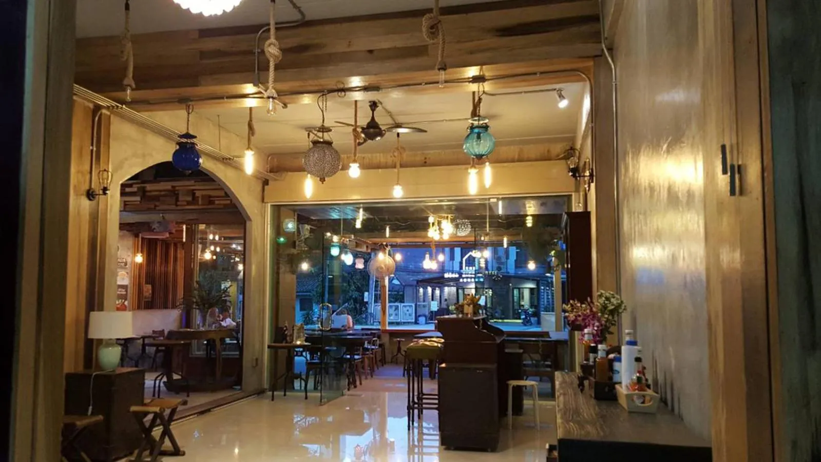 Restaurant/places to eat in Chatchada House
