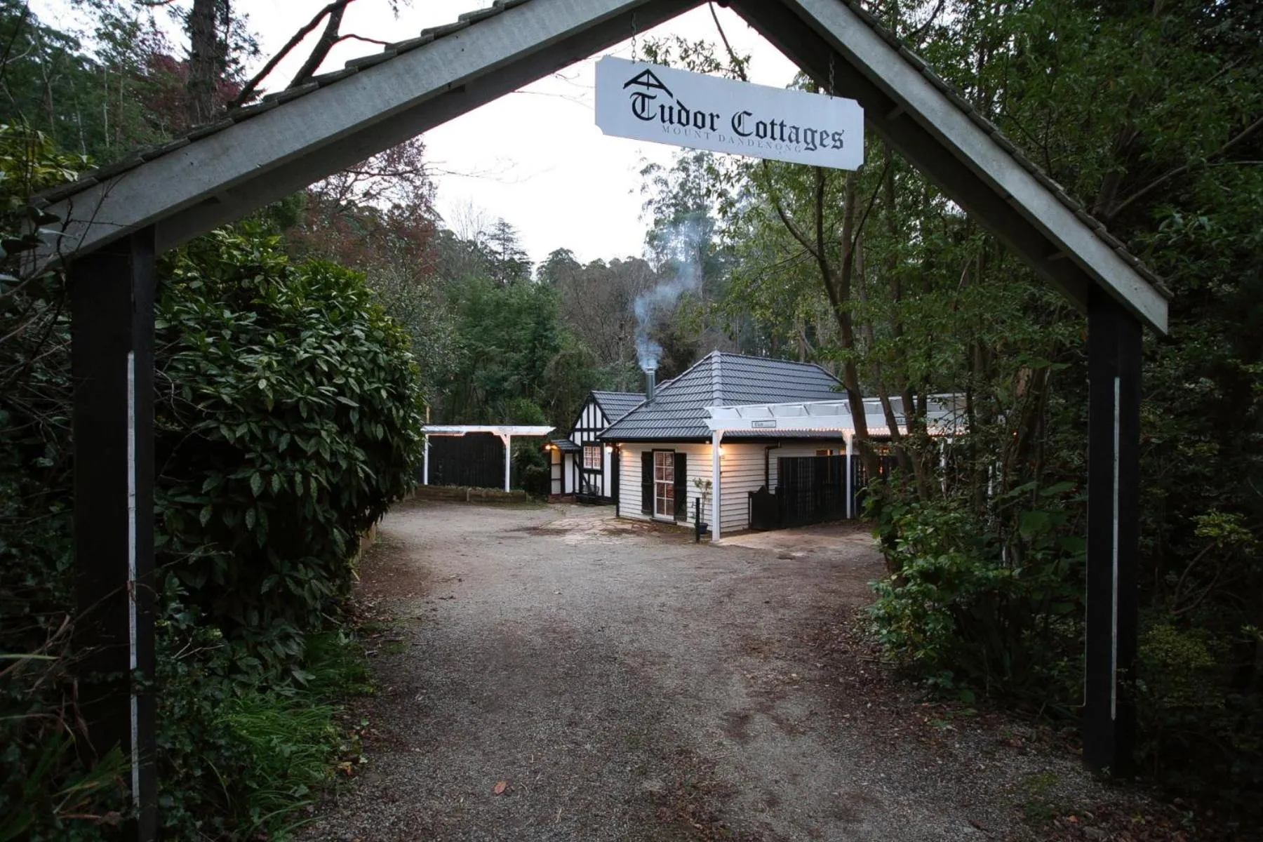 Property building in Tudor Cottages