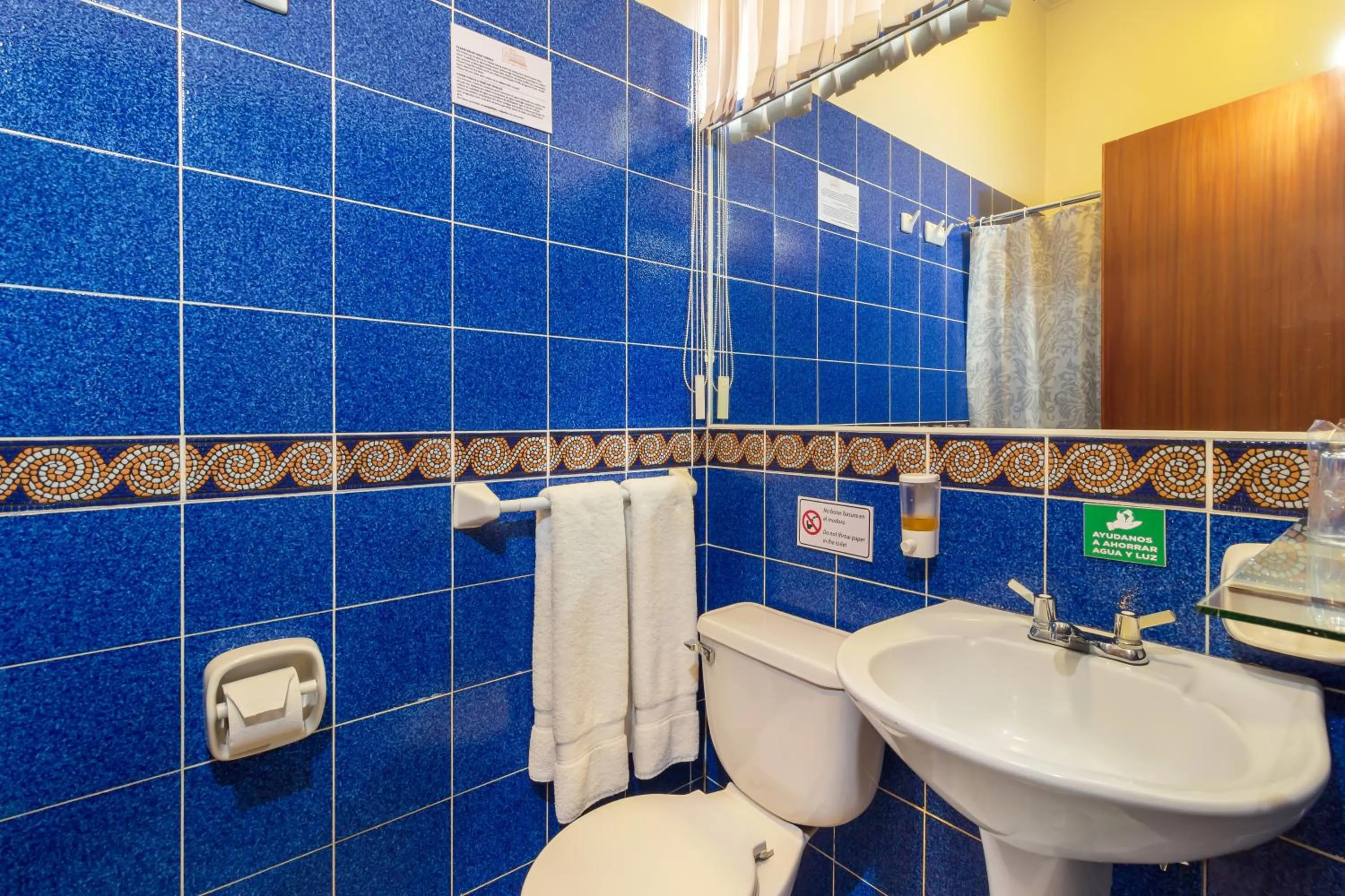 Bathroom in Hotel La Cartuja