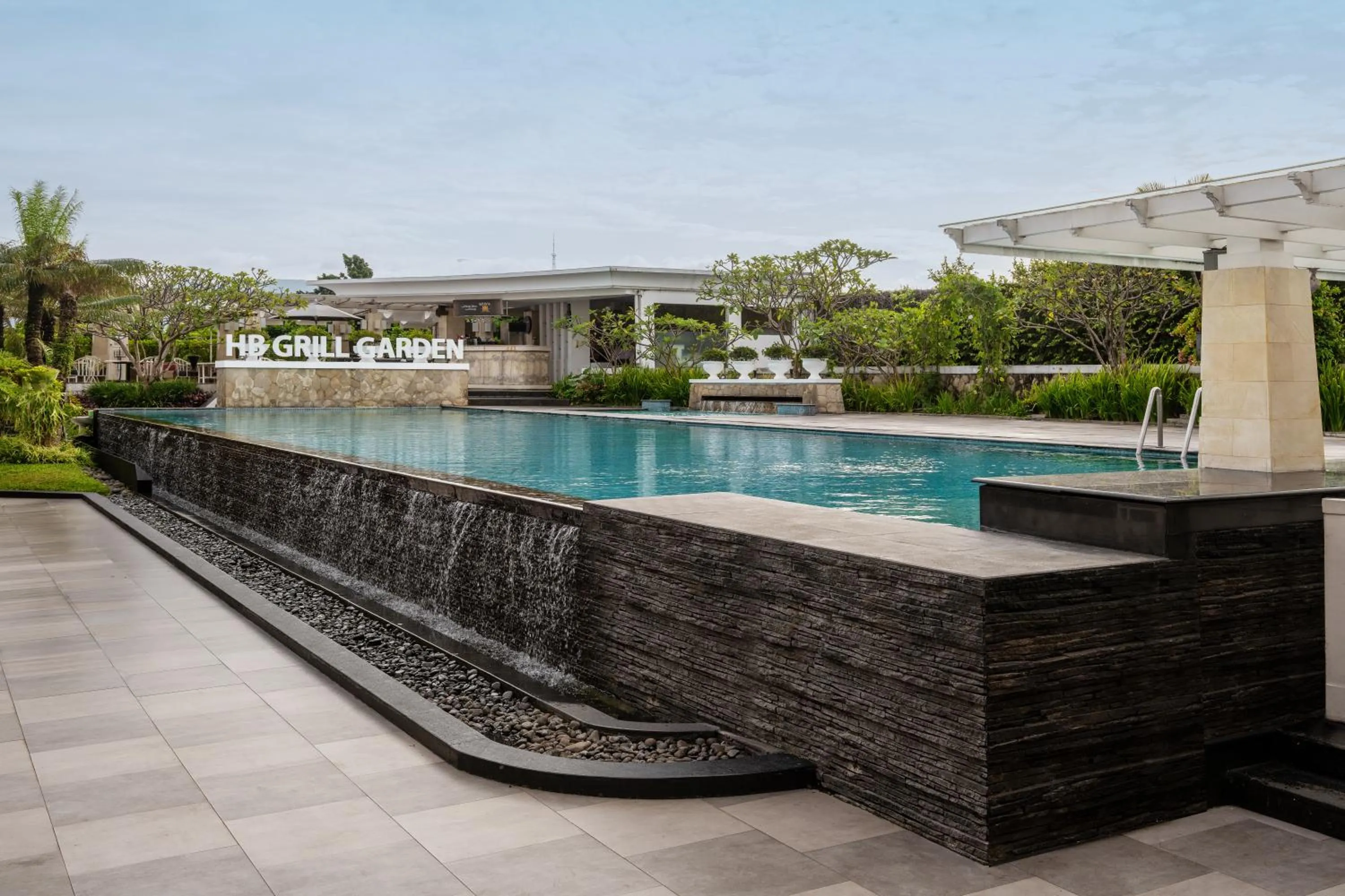 Swimming pool in The Papandayan