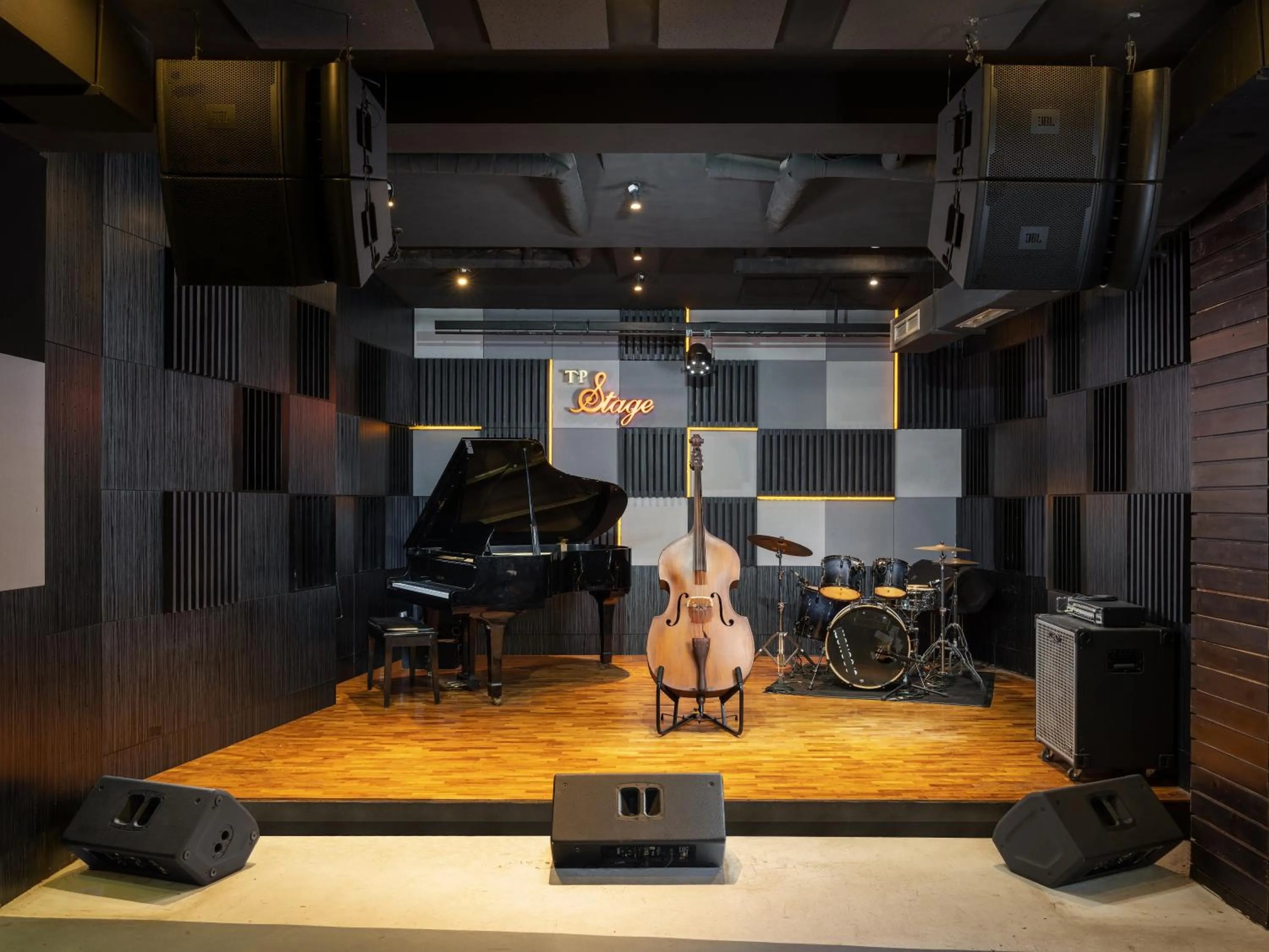 Entertainment in The Papandayan