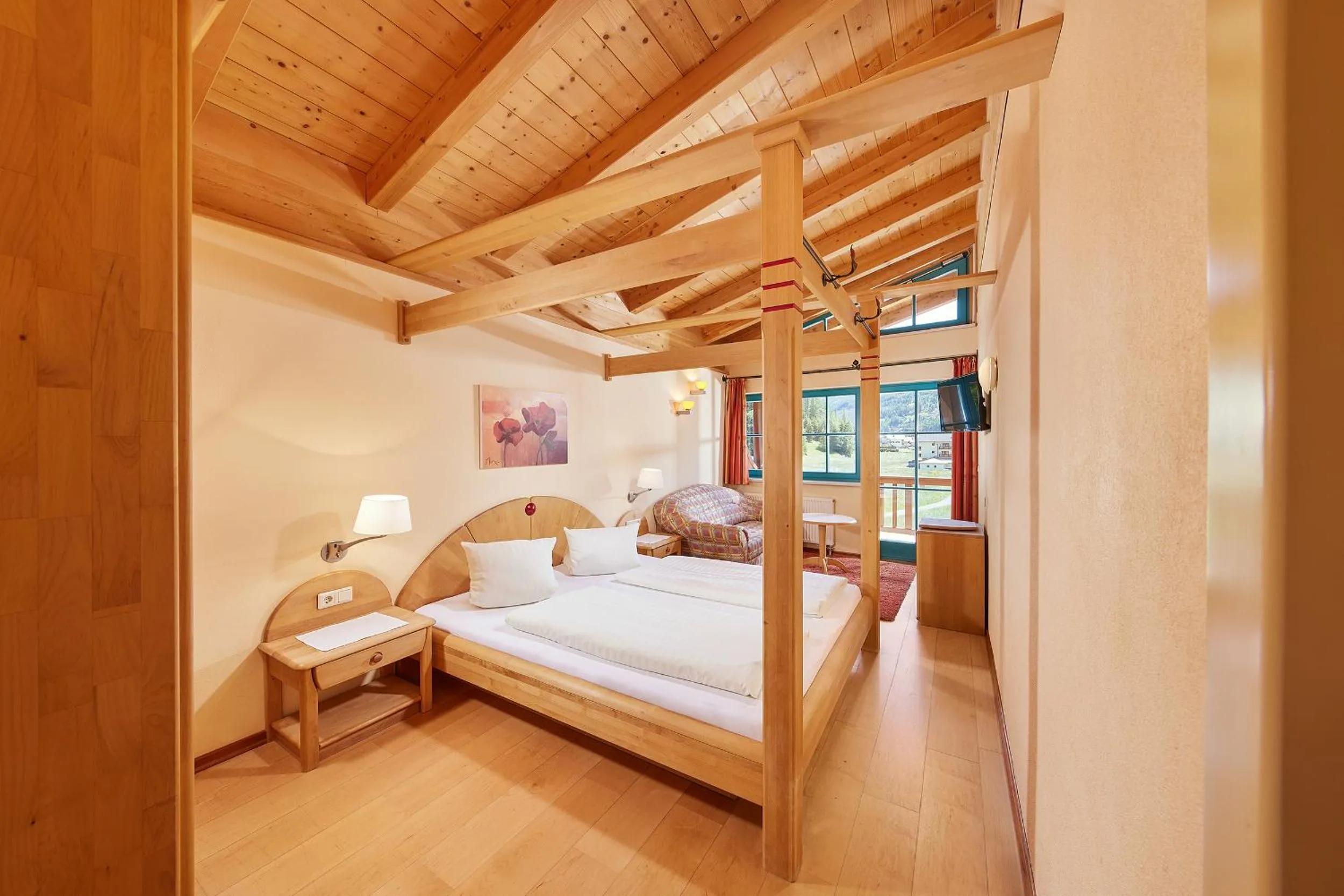 Photo of the whole room, Bed in Hotel Sunny Sölden