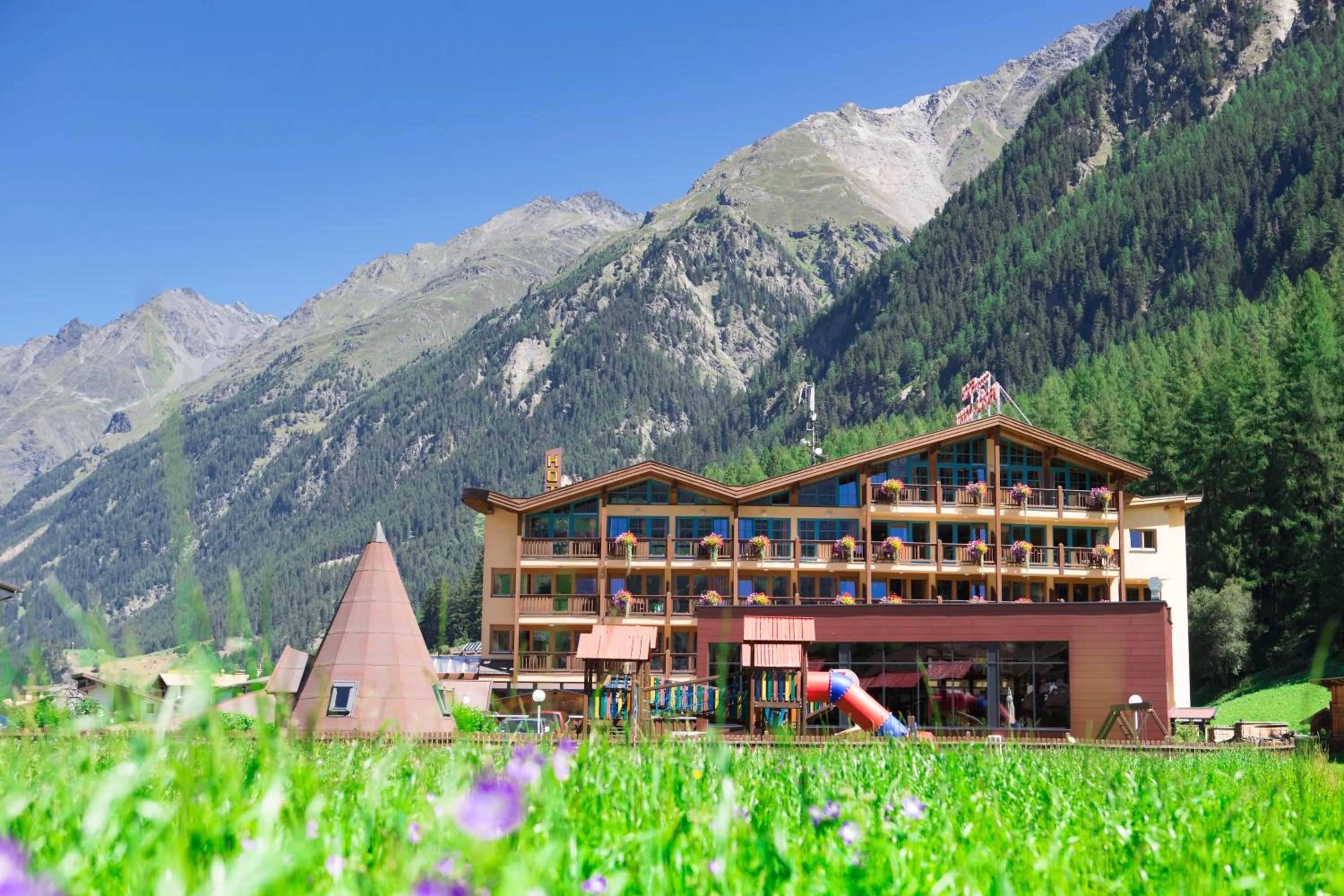 Property building in Hotel Sunny Sölden