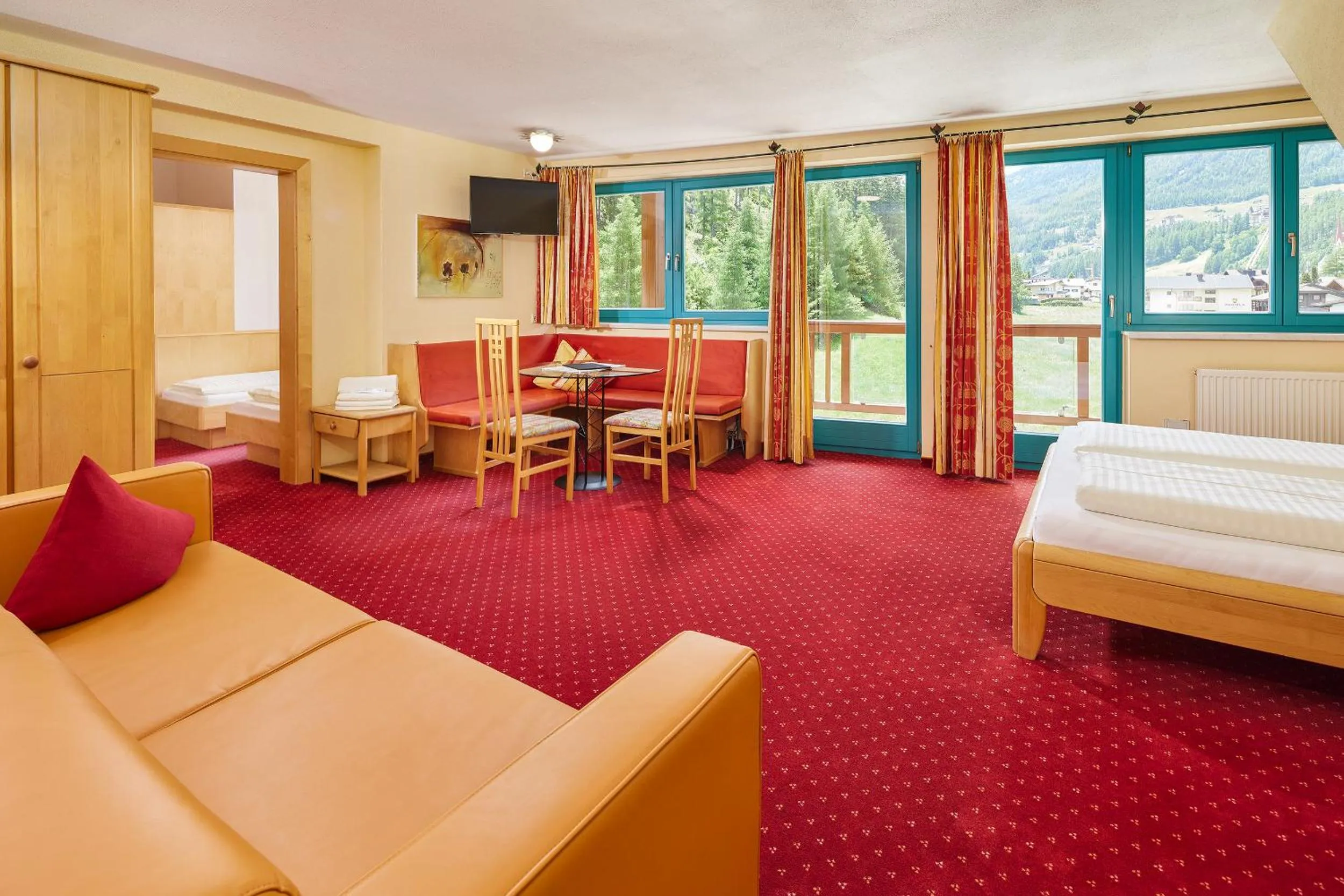 Photo of the whole room, Bed in Hotel Sunny Sölden