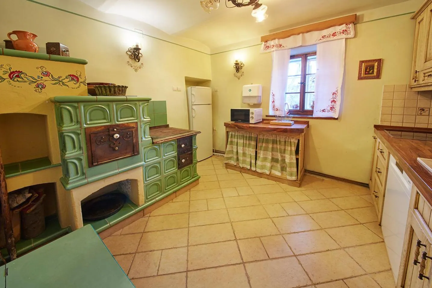 Kitchen or kitchenette in Rute Hotel and Apartments