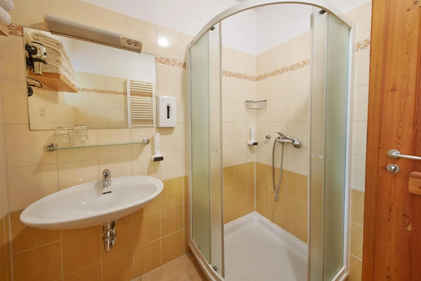 Shower in Rute Hotel and Apartments