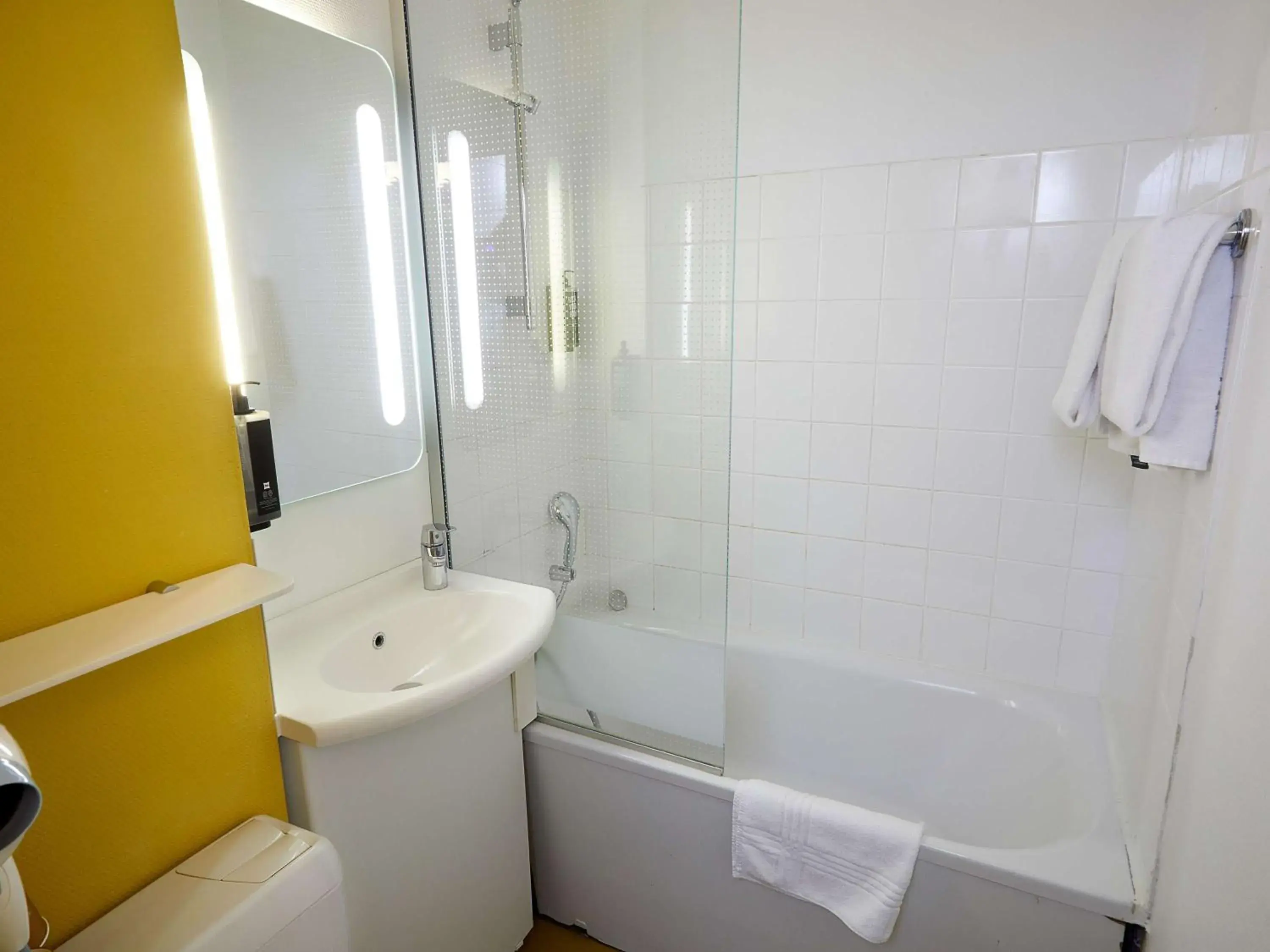 Standard Twin Room in ibis Auxerre Sud Standard Twin Room in ibis Auxerre Sud