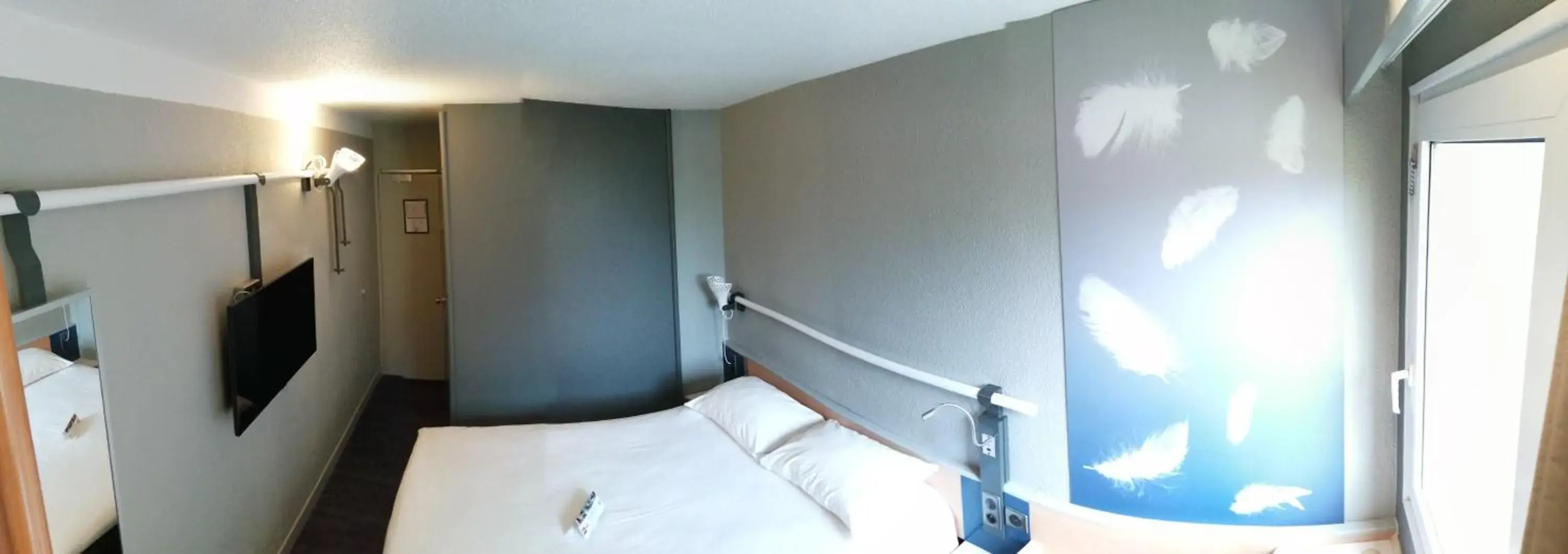 Photo of the whole room, Bed in ibis Auxerre Sud Photo of the whole room, Bed in ibis Auxerre Sud