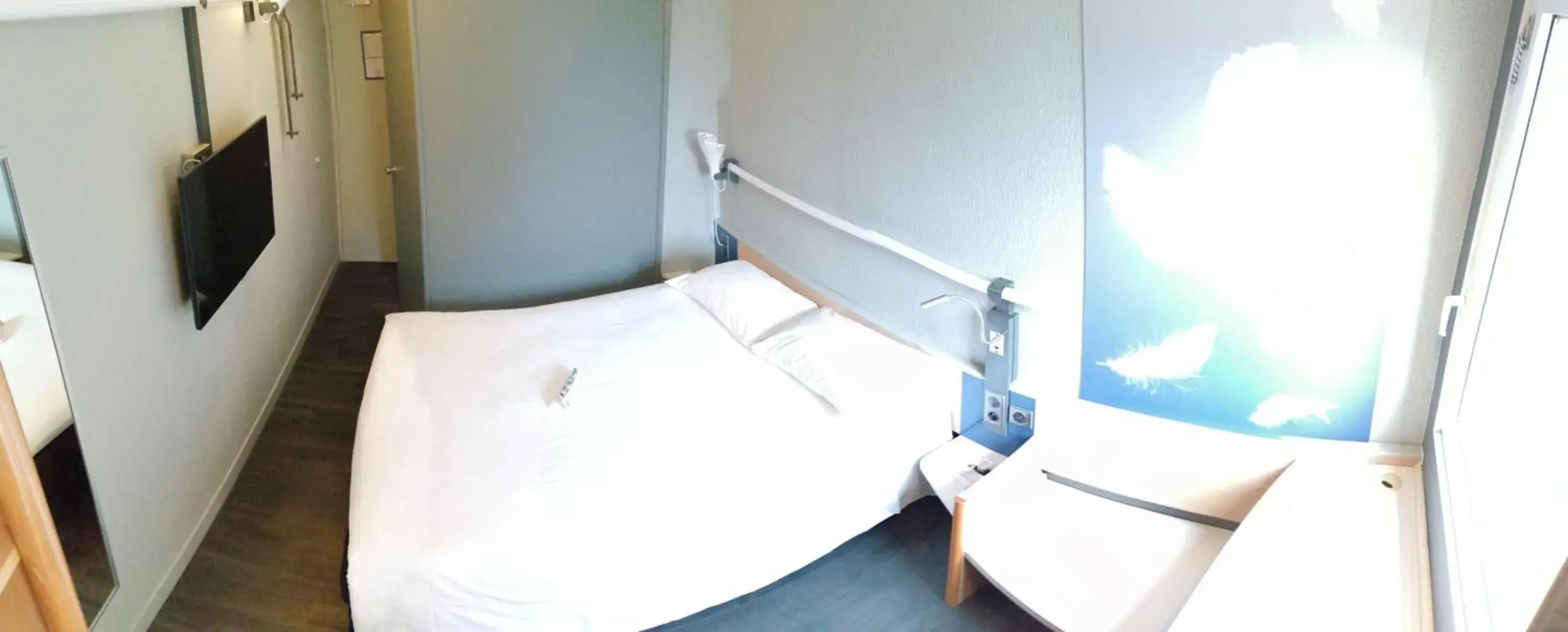 Photo of the whole room, Bed in ibis Auxerre Sud Photo of the whole room, Bed in ibis Auxerre Sud