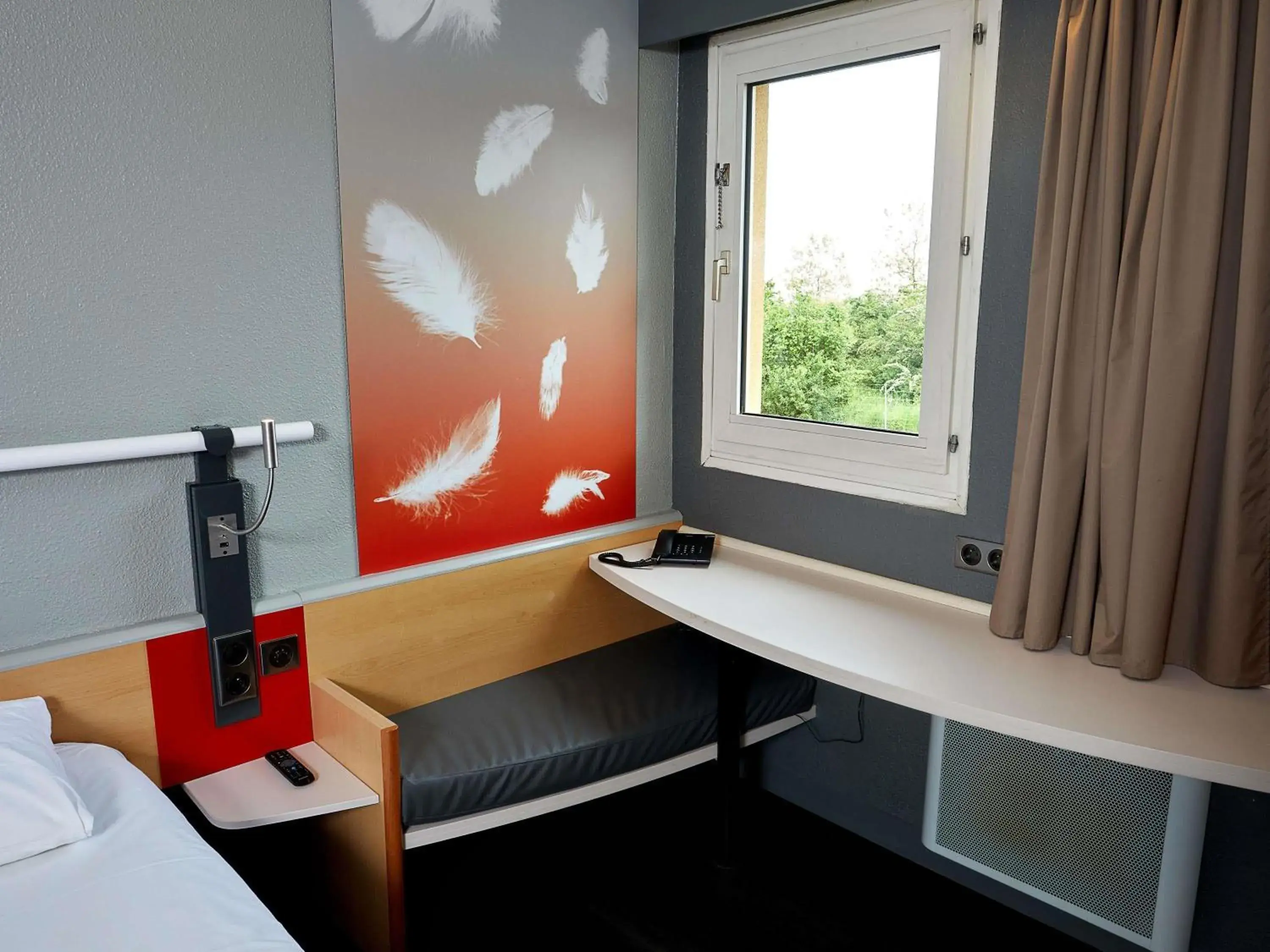 Bedroom, Bed in ibis Auxerre Sud Bedroom, Bed in ibis Auxerre Sud