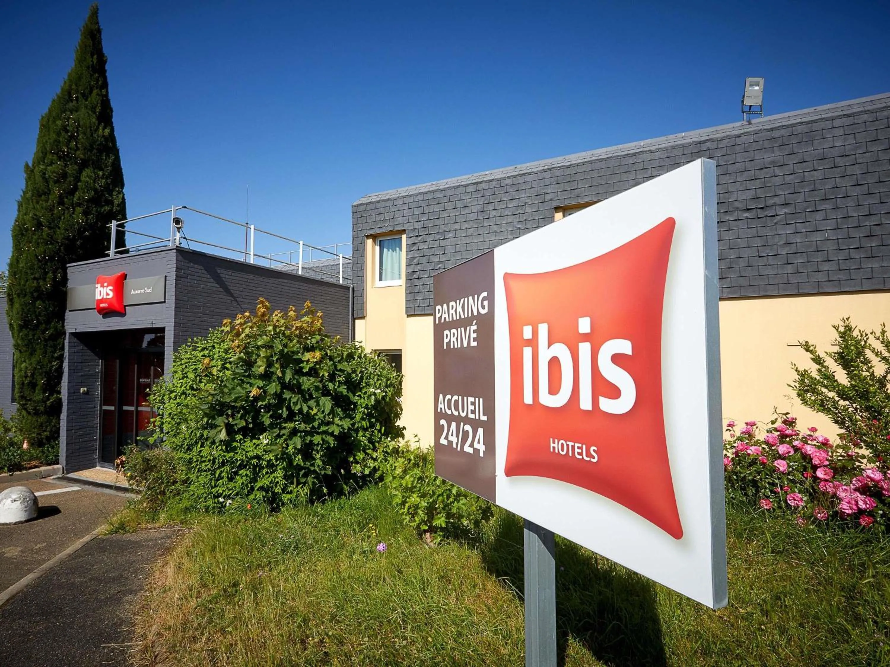 Property building in ibis Auxerre Sud