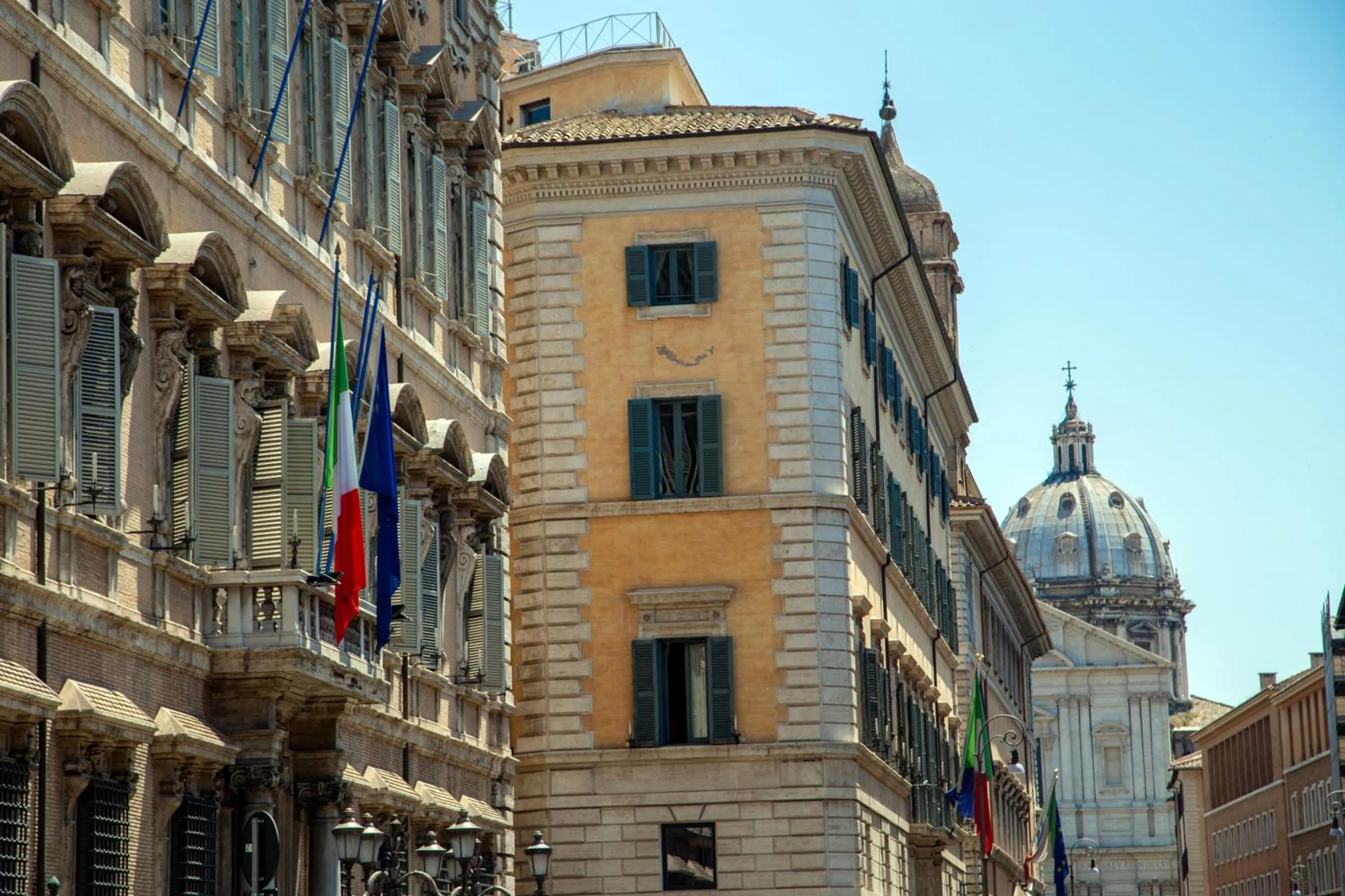 Property building in I Fiumi Di Navona