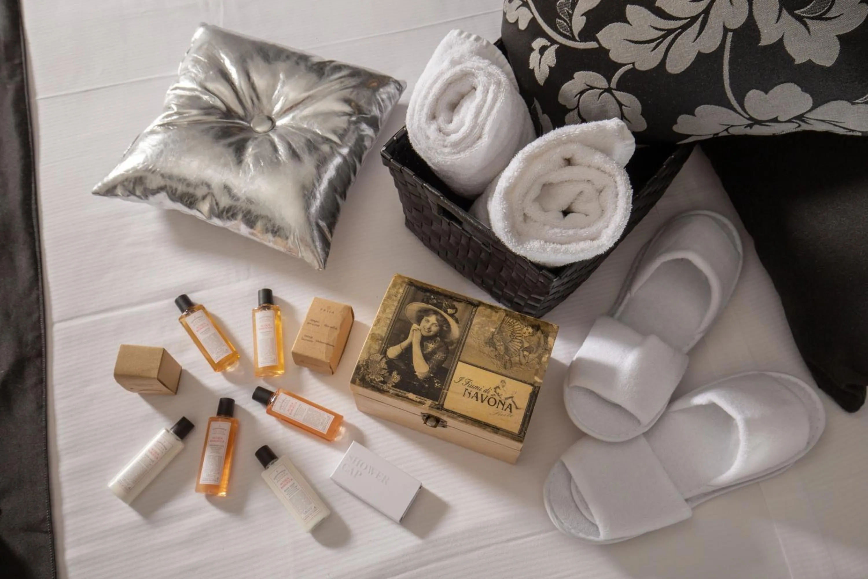 Shower in I Fiumi Di Navona