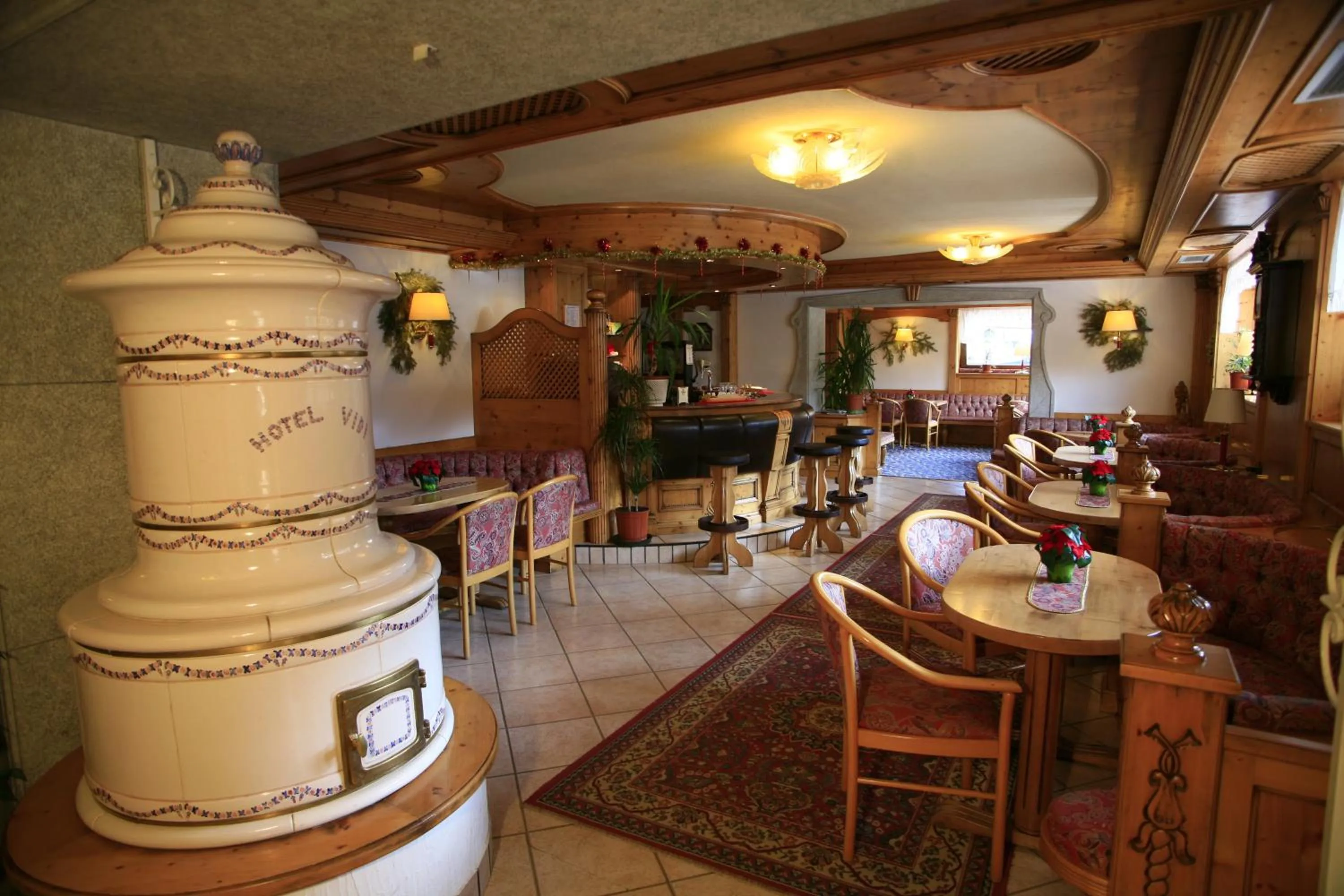 Lounge or bar in Alpen Hotel Vidi