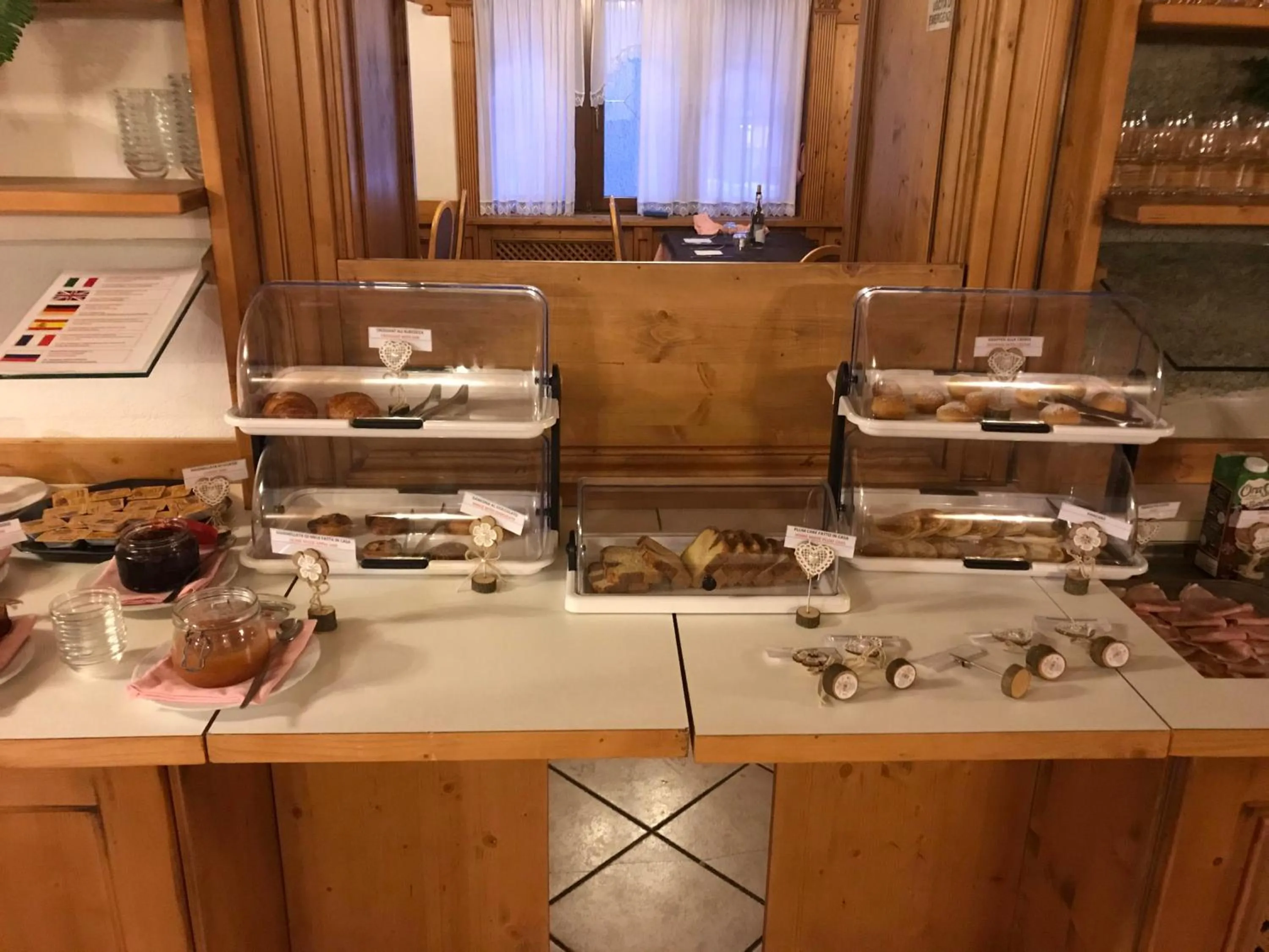 Breakfast in Alpen Hotel Vidi