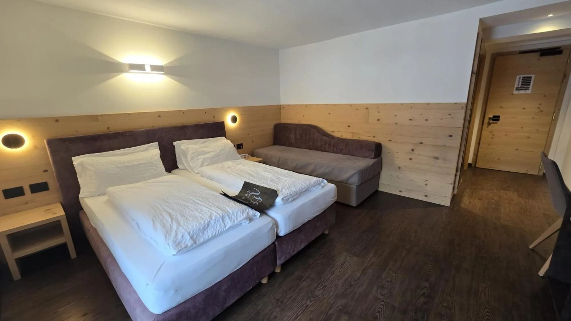 Bedroom, Bed in Alpen Hotel Vidi