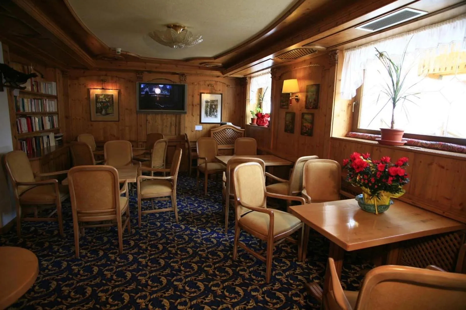 Lounge or bar in Alpen Hotel Vidi