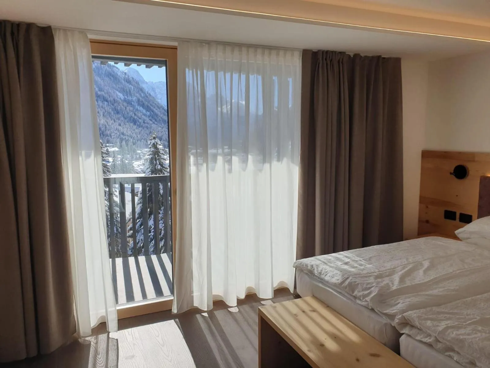 Bed in Alpen Hotel Vidi