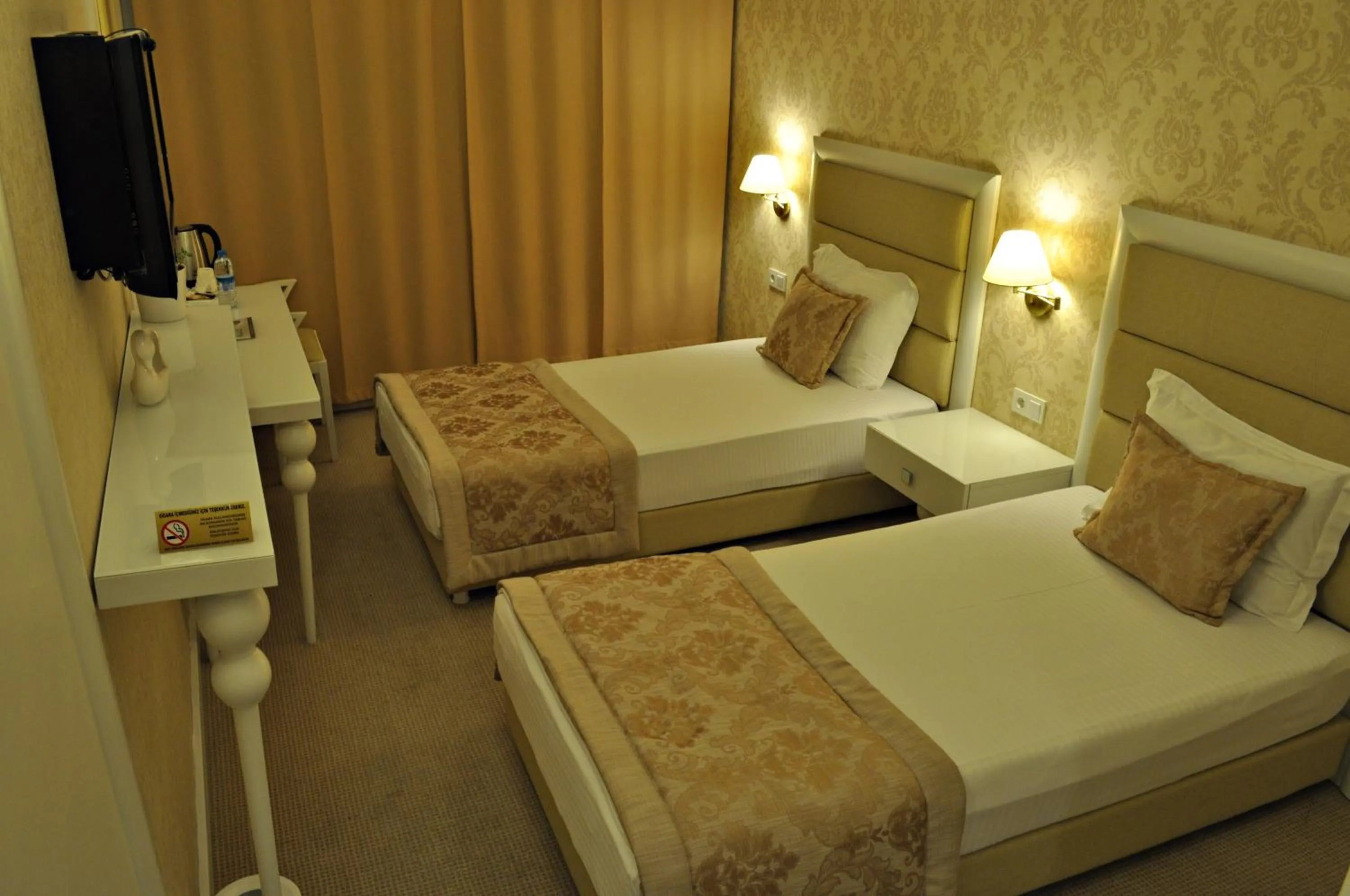 Photo of the whole room, Bed in Hotel Edirne Palace