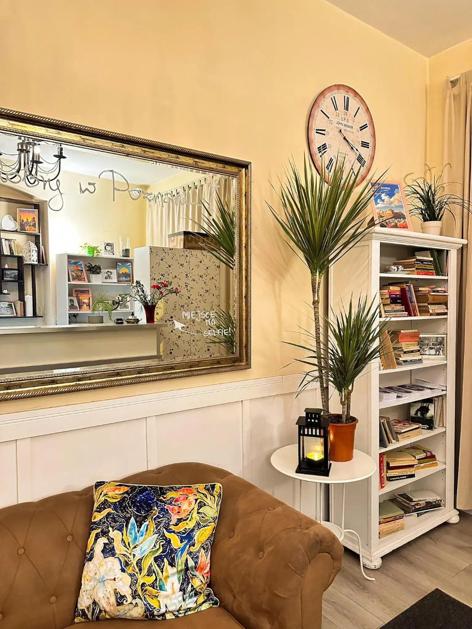 Explorer B&B Old Town Rooms & Apartment #don't be a tourist, be an Explorer! Explorer B&B Old Town Rooms & Apartment #don't be a tourist, be an Explorer!