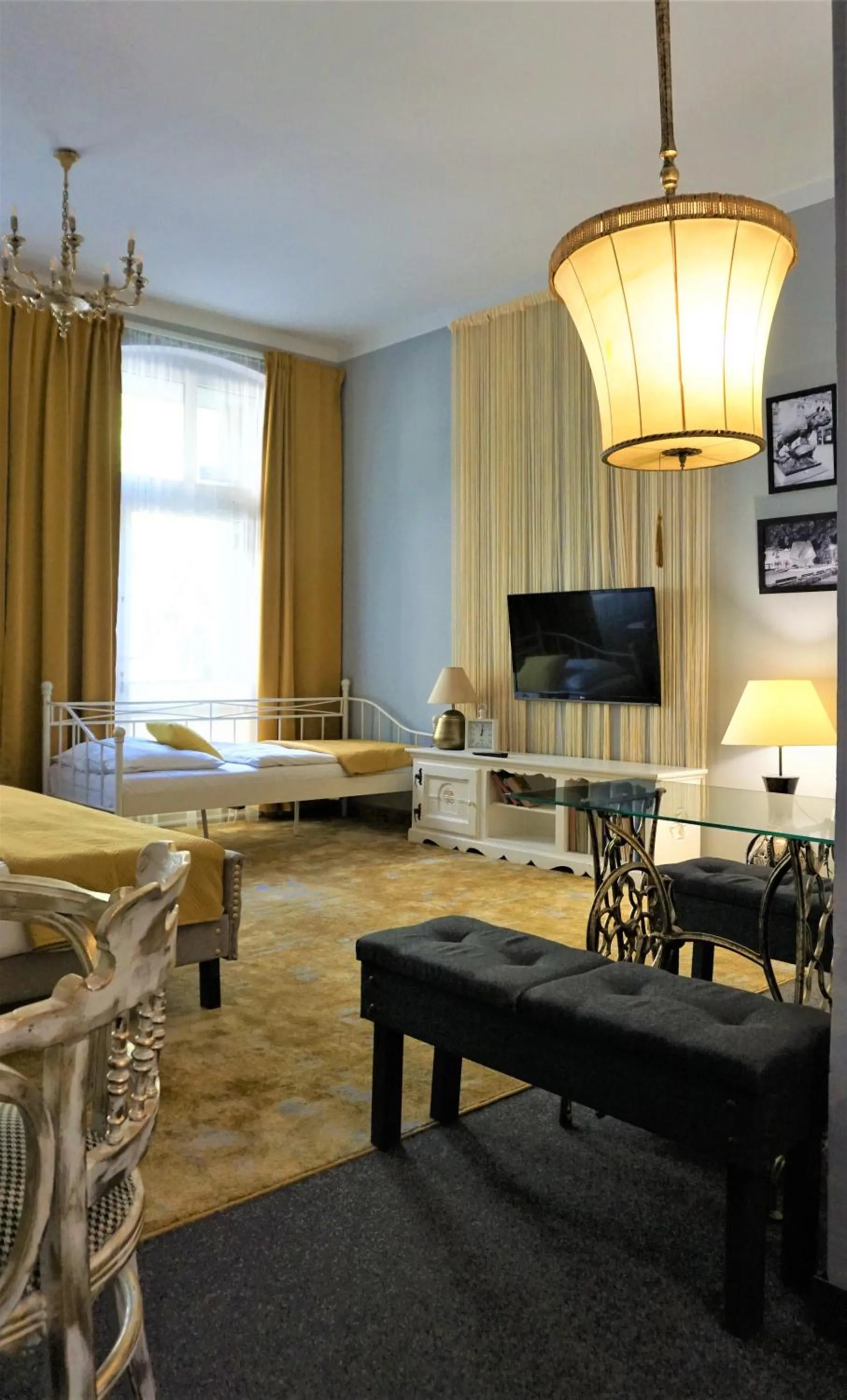 Explorer B&B Old Town Rooms & Apartment #don't be a tourist, be an Explorer!