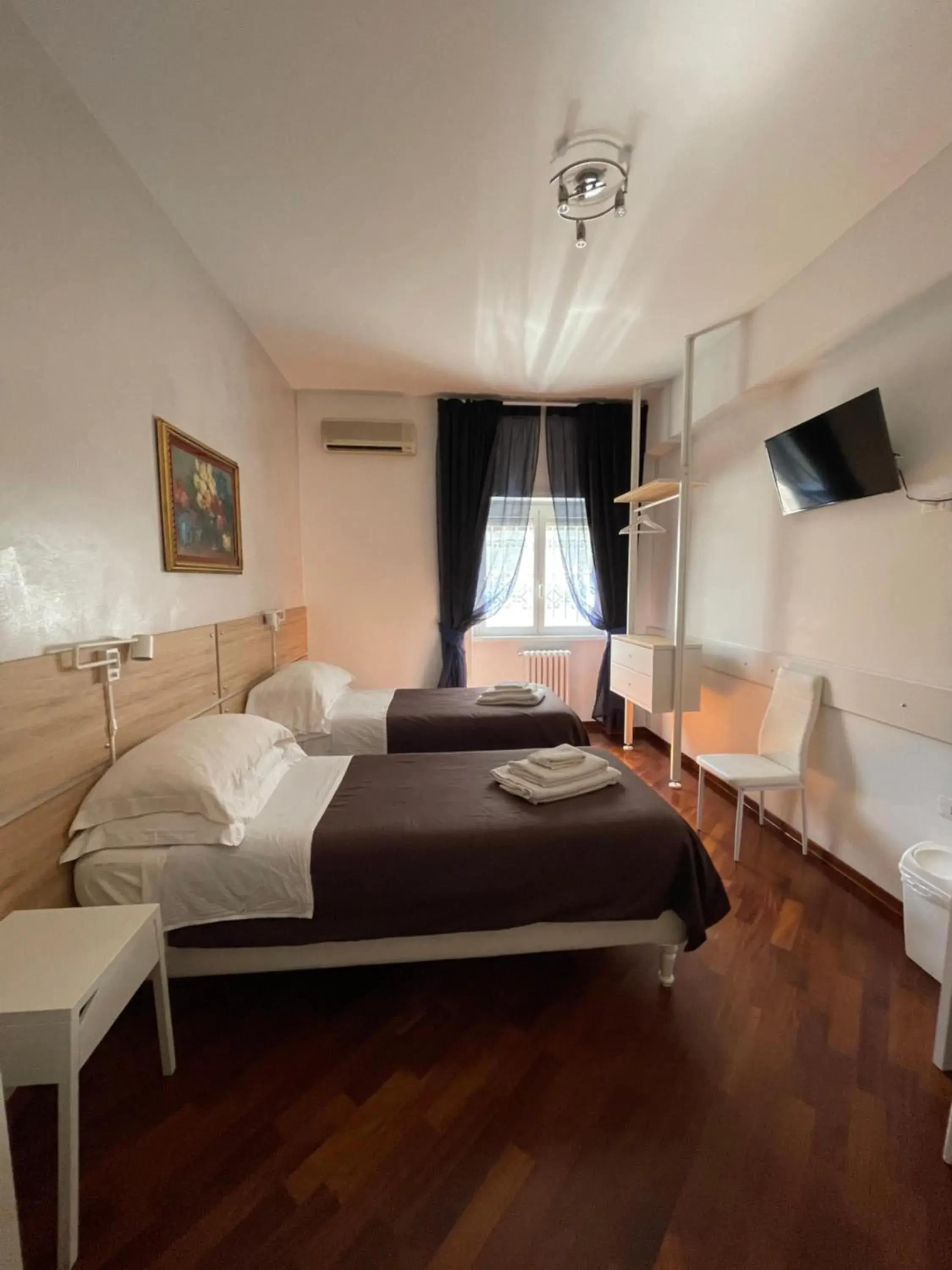 Twin Room with Shared Bathroom in Casa Mia Guesthouse Twin Room with Shared Bathroom in Casa Mia Guesthouse