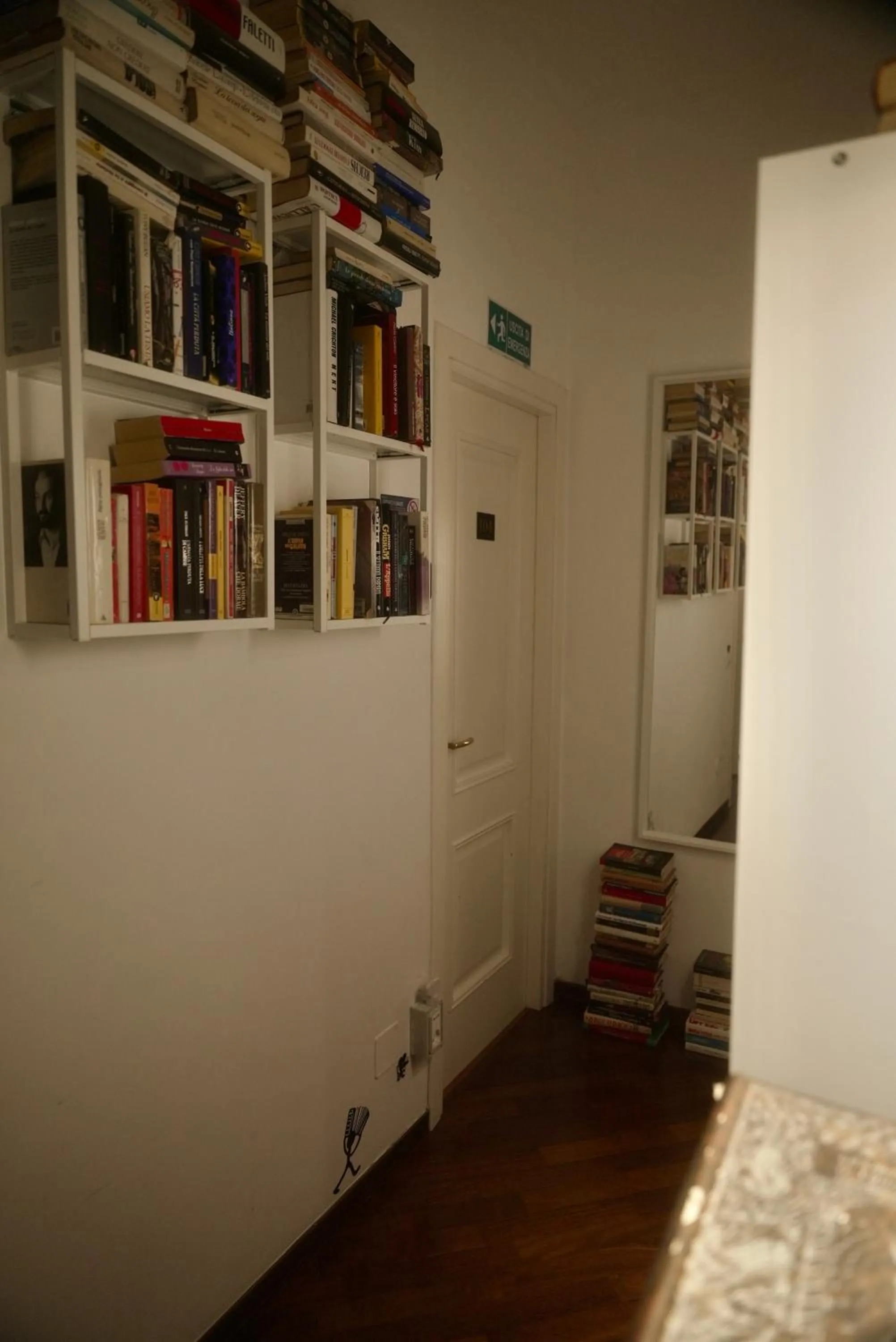 Library in Casa Mia Guesthouse