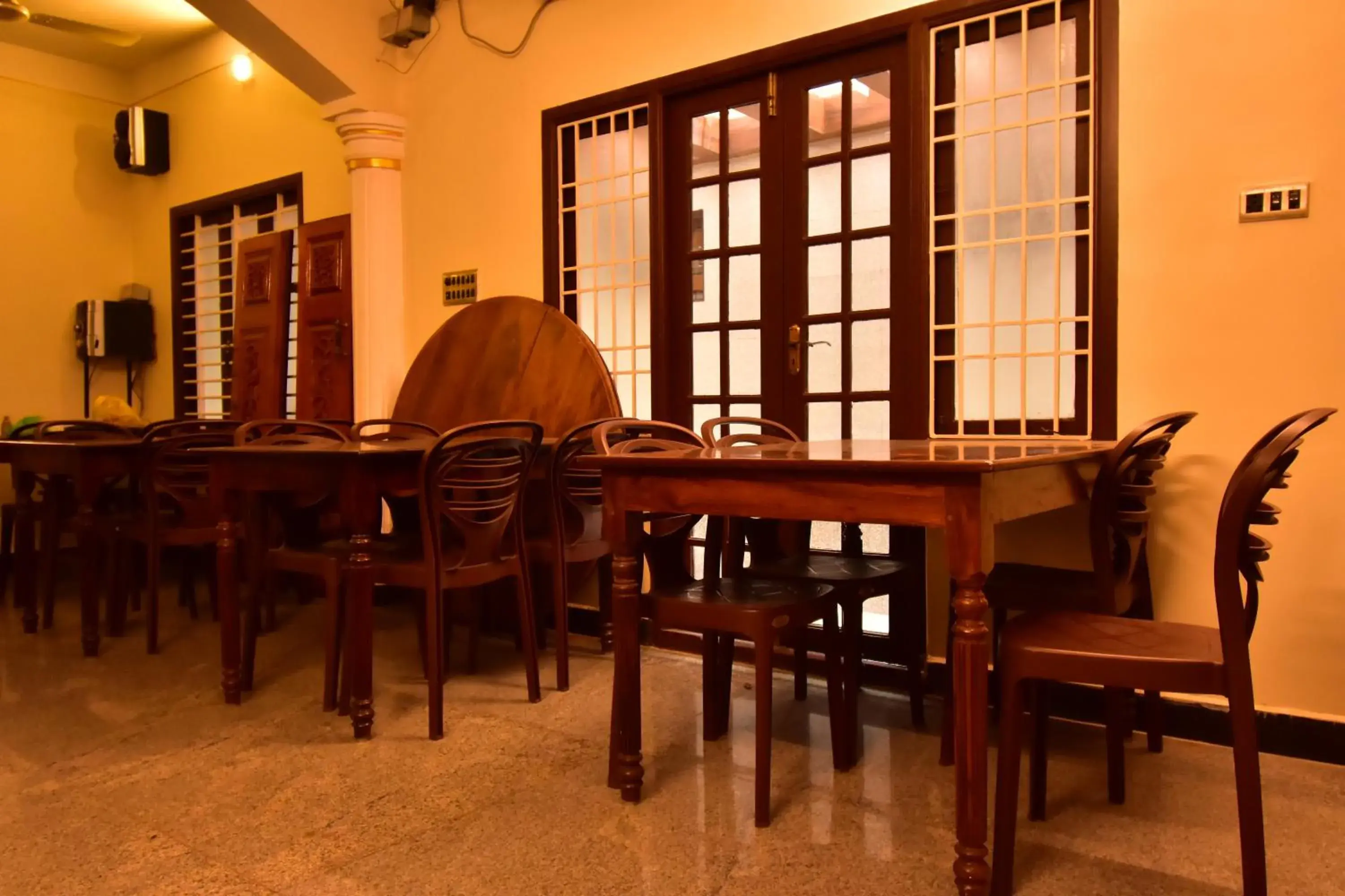 Restaurant/places to eat in Bon Stay Inn Restaurant/places to eat in Bon Stay Inn