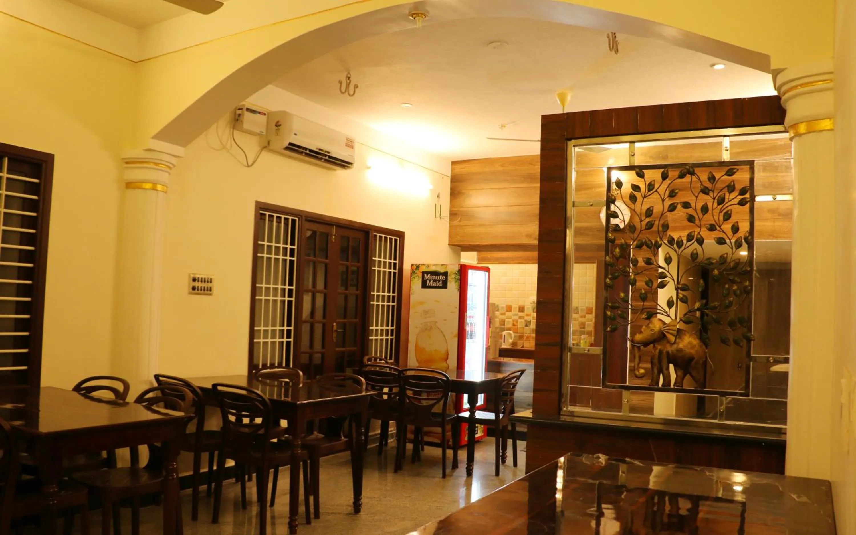 Dining area in Bon Stay Inn