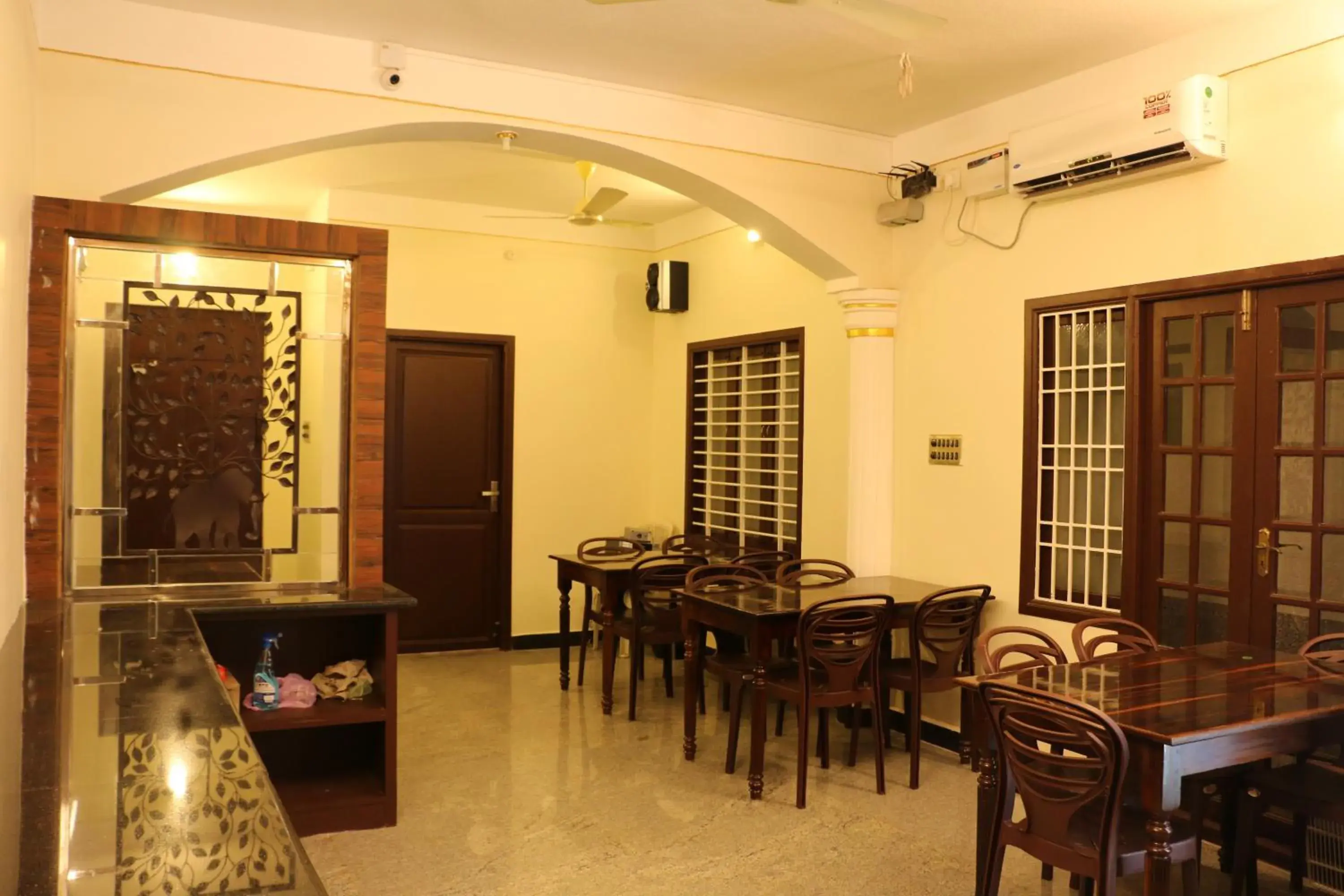 Restaurant/places to eat in Bon Stay Inn Restaurant/places to eat in Bon Stay Inn