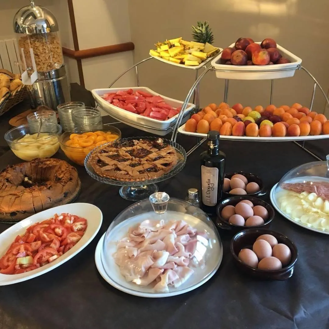 Continental breakfast in Hotel Calabrisella