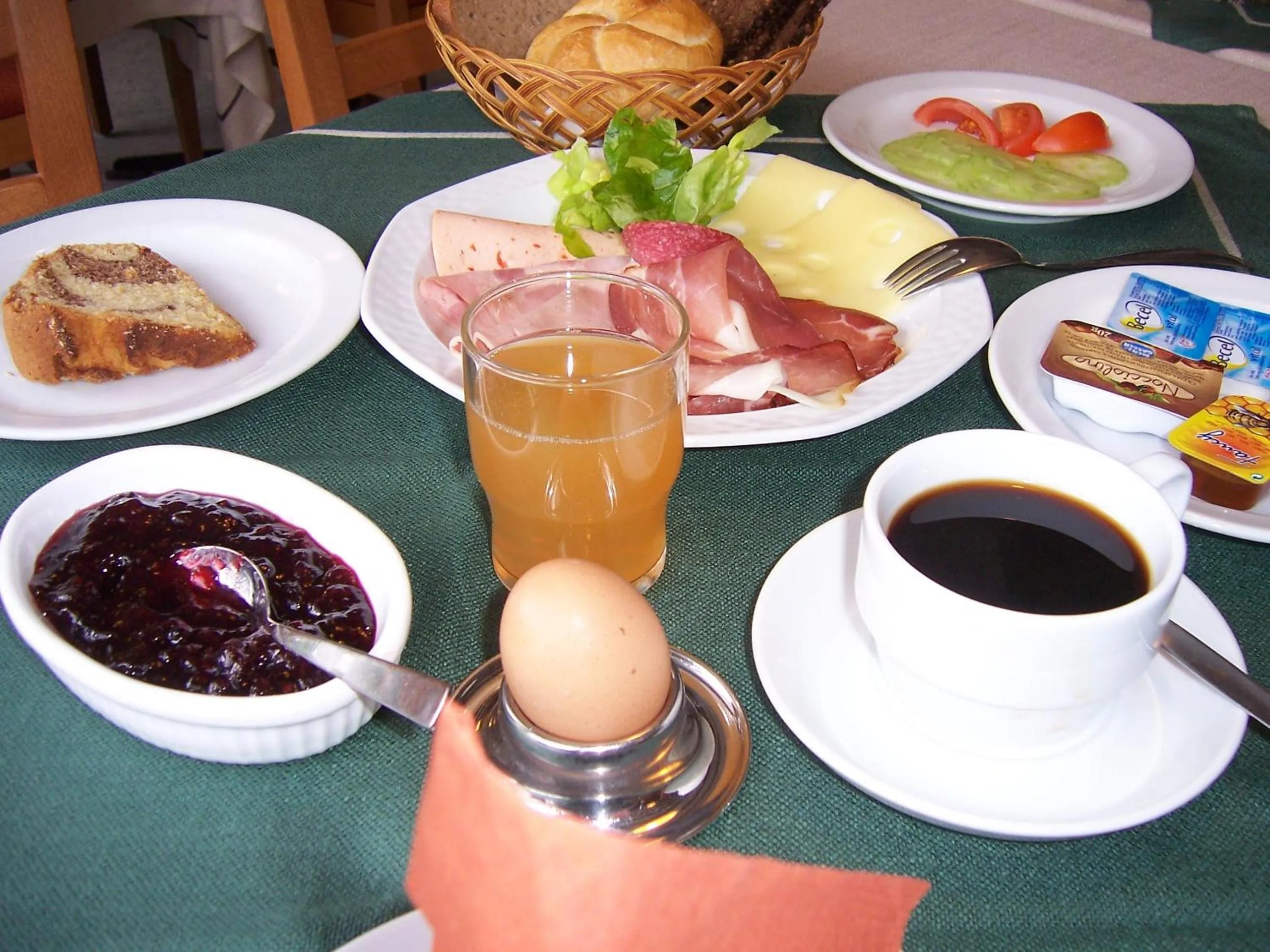 Buffet breakfast in Lallinger Hof