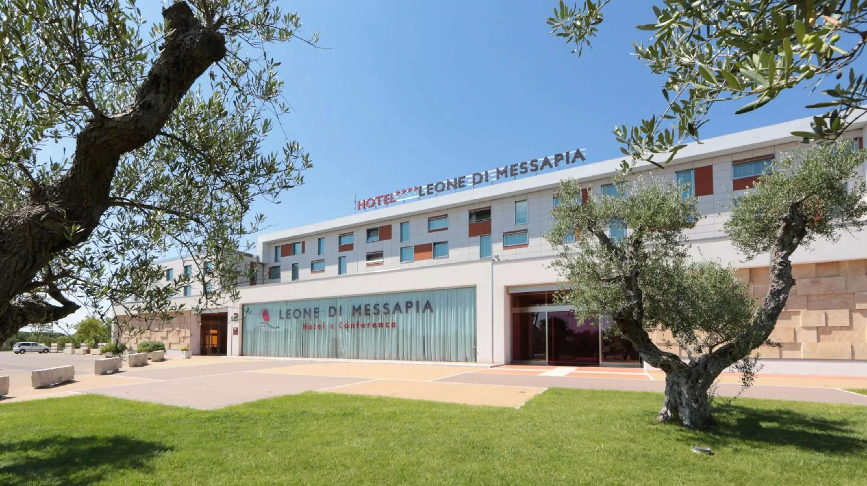 Property building in Best Western Plus Leone di Messapia Hotel & Conference Property building in Best Western Plus Leone di Messapia Hotel & Conference