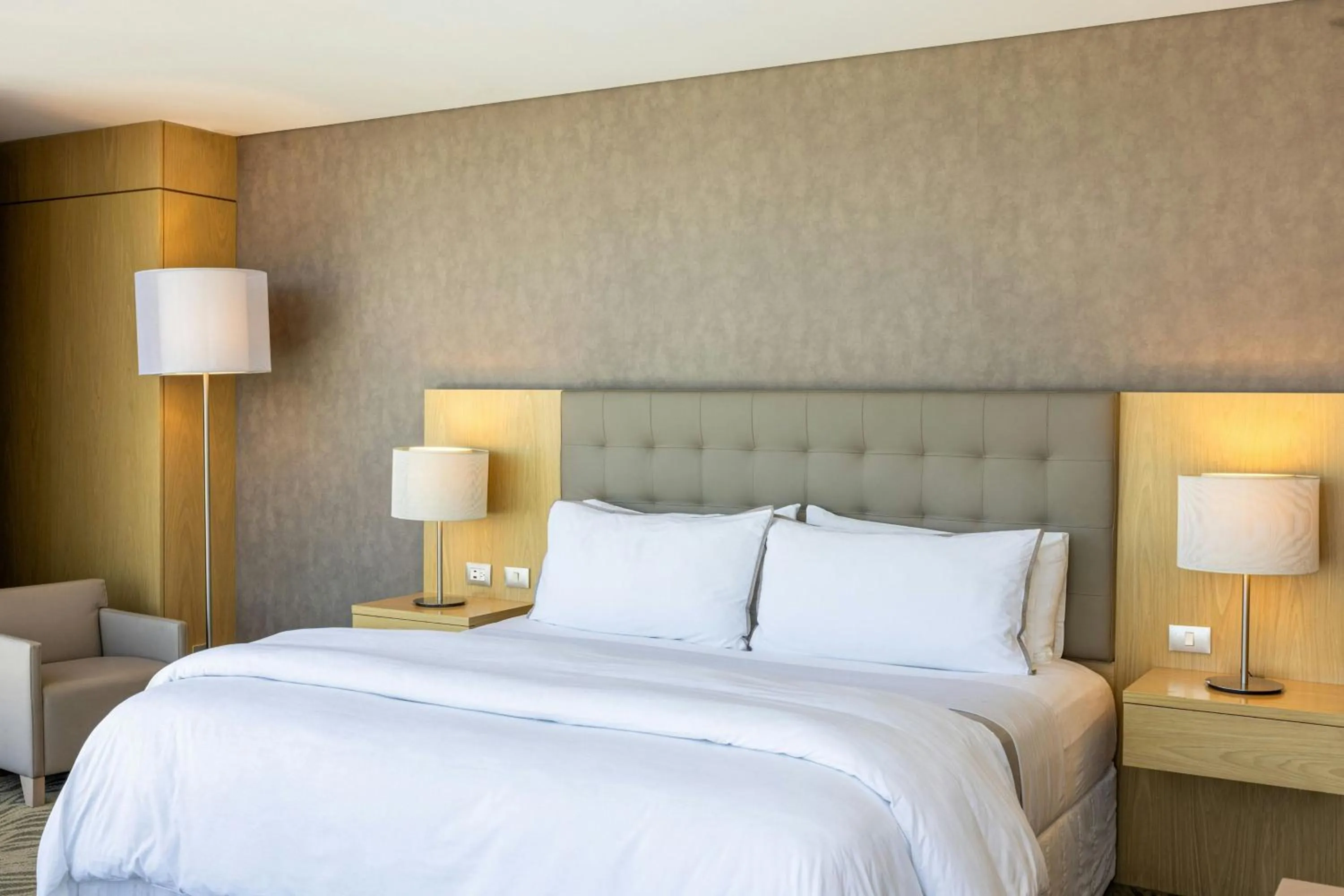 Photo of the whole room, Bed in The Westin Guadalajara