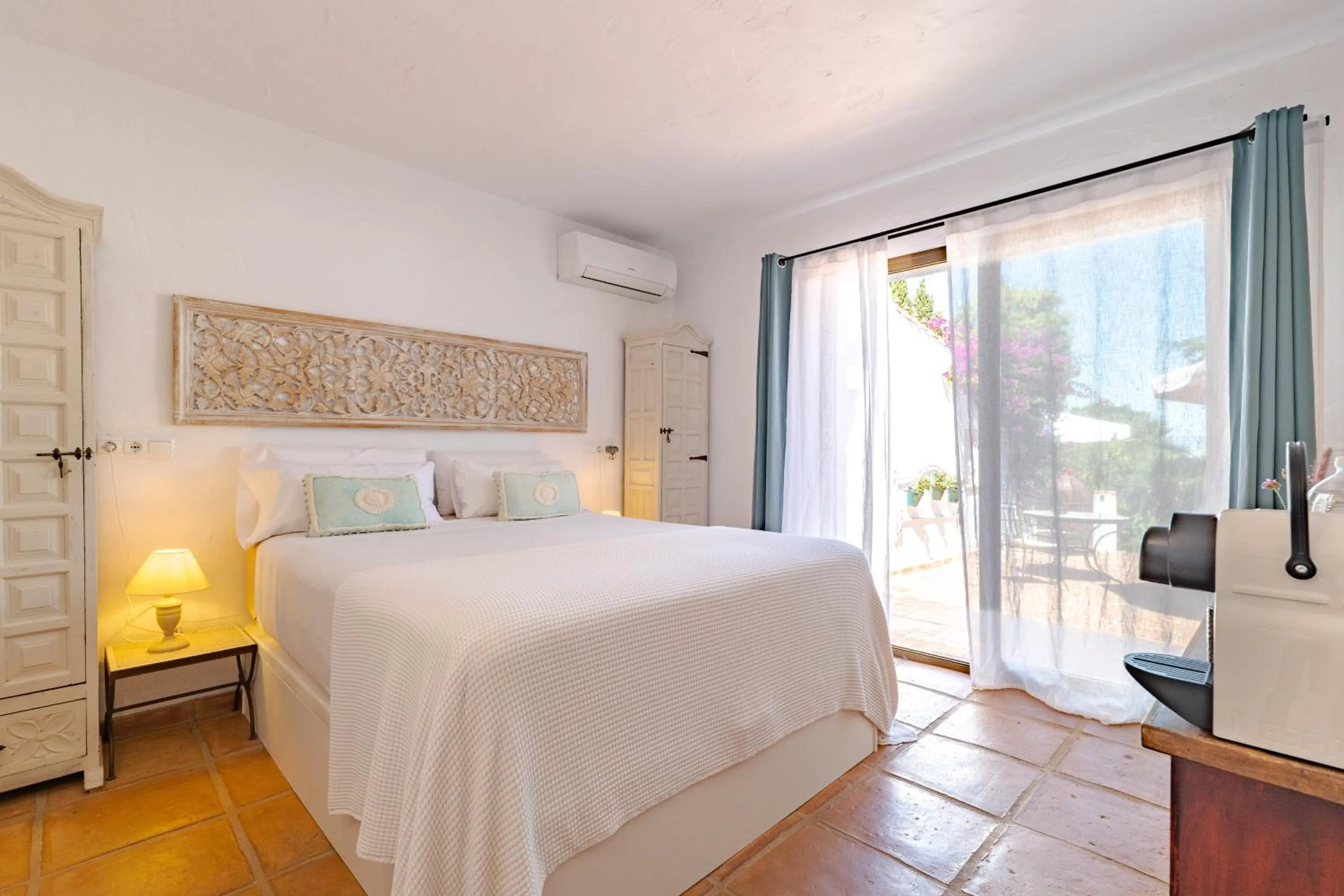 Bed in Roca Verde, Boutique Bed & Breakfast - Adults only