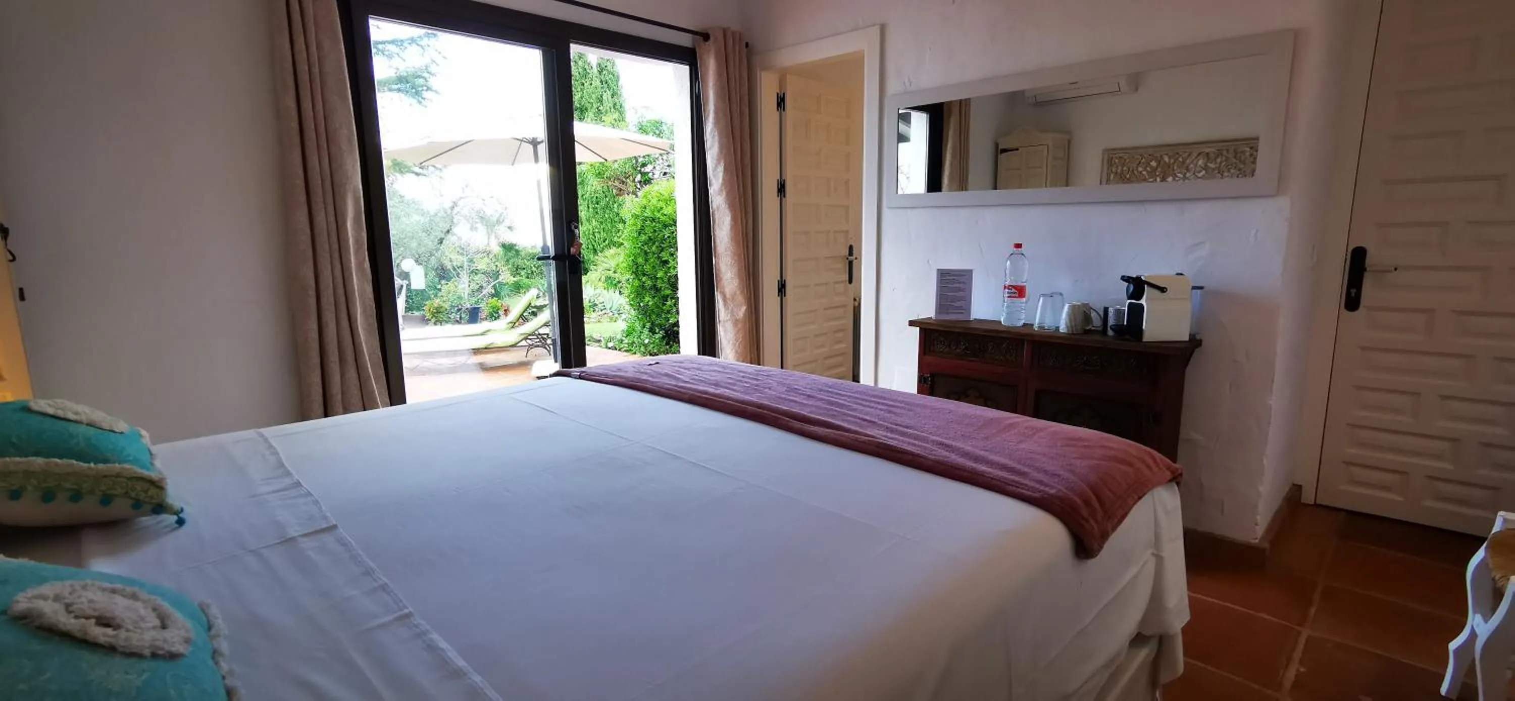 Bed in Roca Verde, Boutique Bed & Breakfast - Adults only